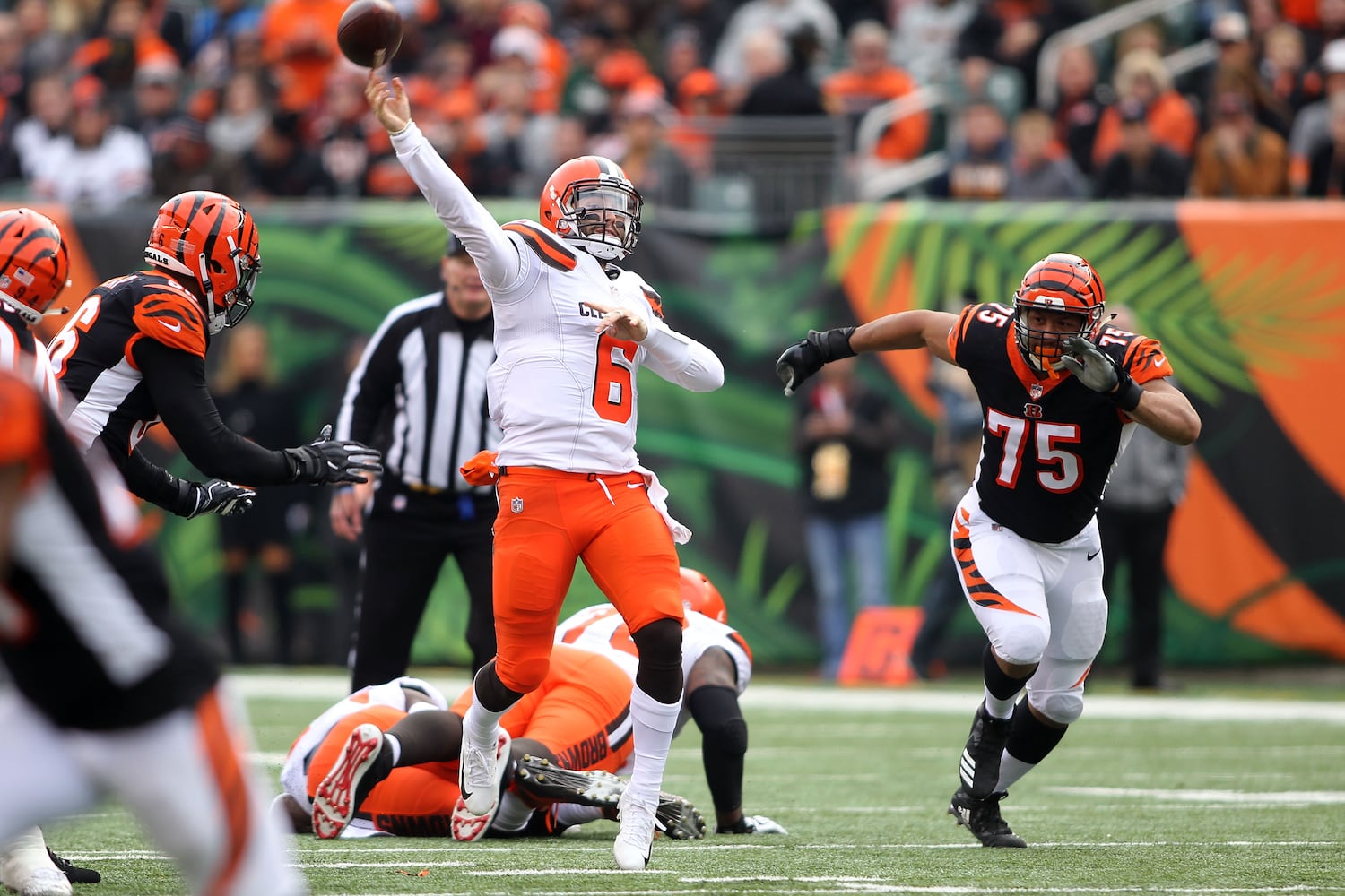 PHOTOS: Browns snap 25-game road losing streak with win over Bengals