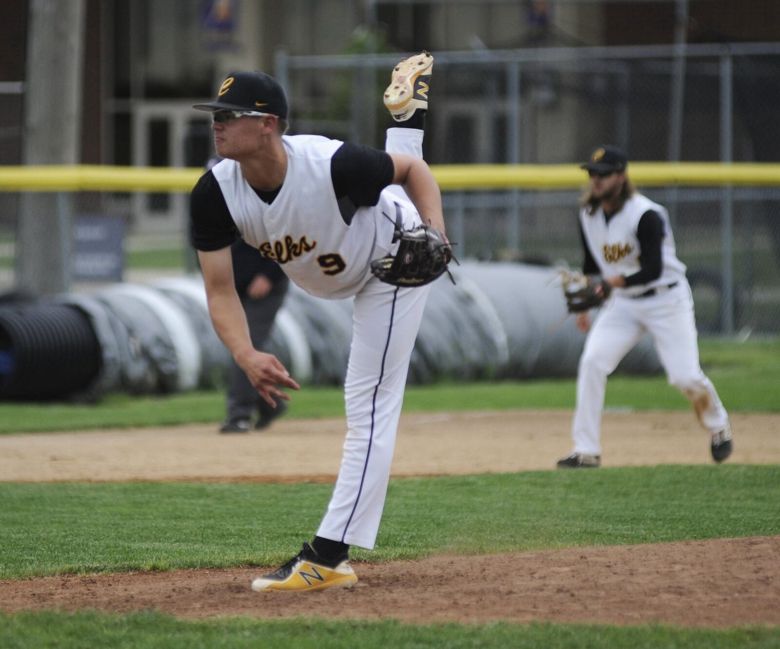 Centerville senior Nick Hoffmann pitched a complete-game, 2-hitter as Centerville defeated Miamisburg 4-0 in a D-I district semifinal baseball game at Butler on Tuesday, May 21, 2019. MARC PENDLETON / STAFF