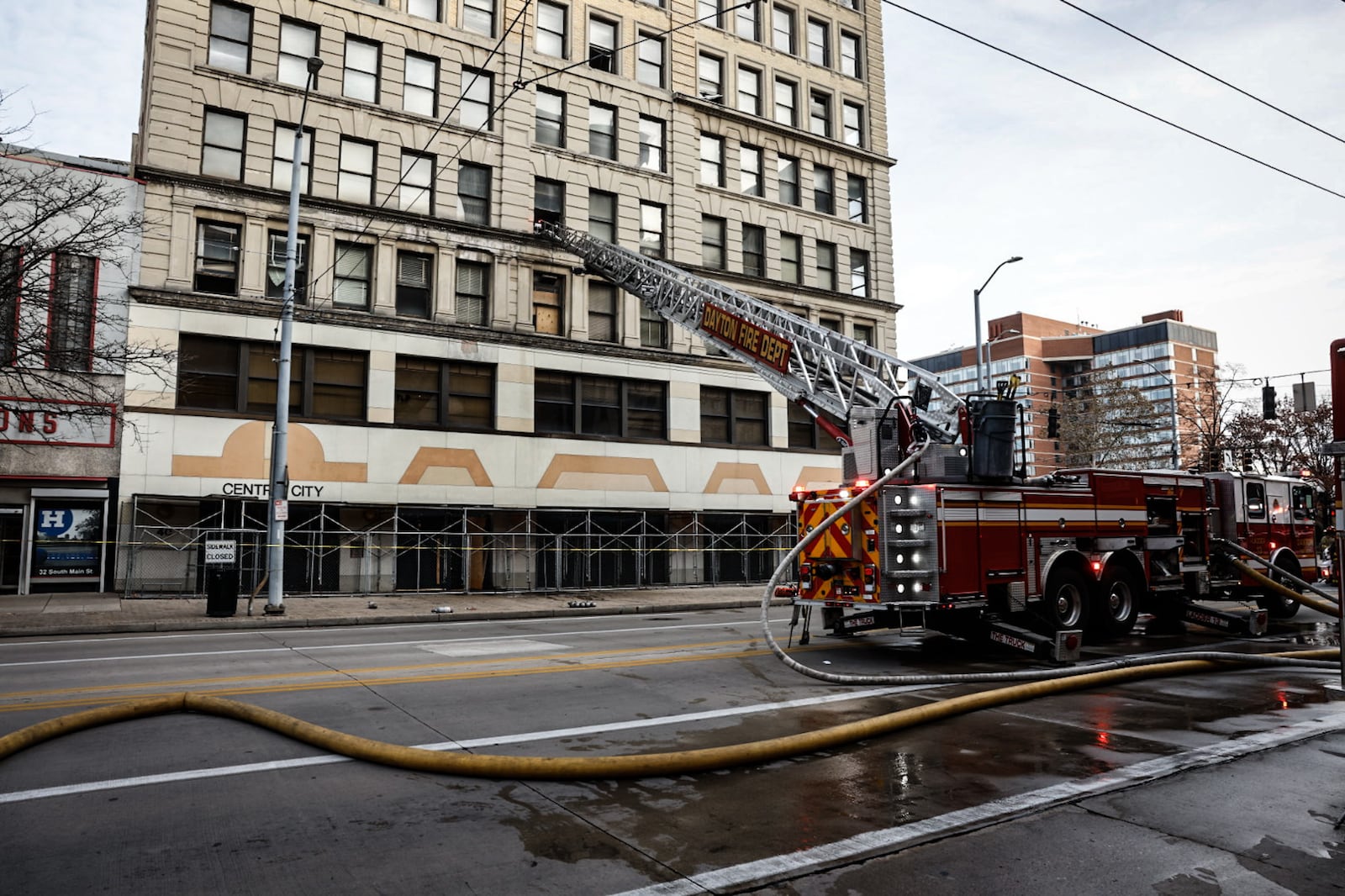 Crews fight fire in Center City Building. JIM NOELKER, STAFF