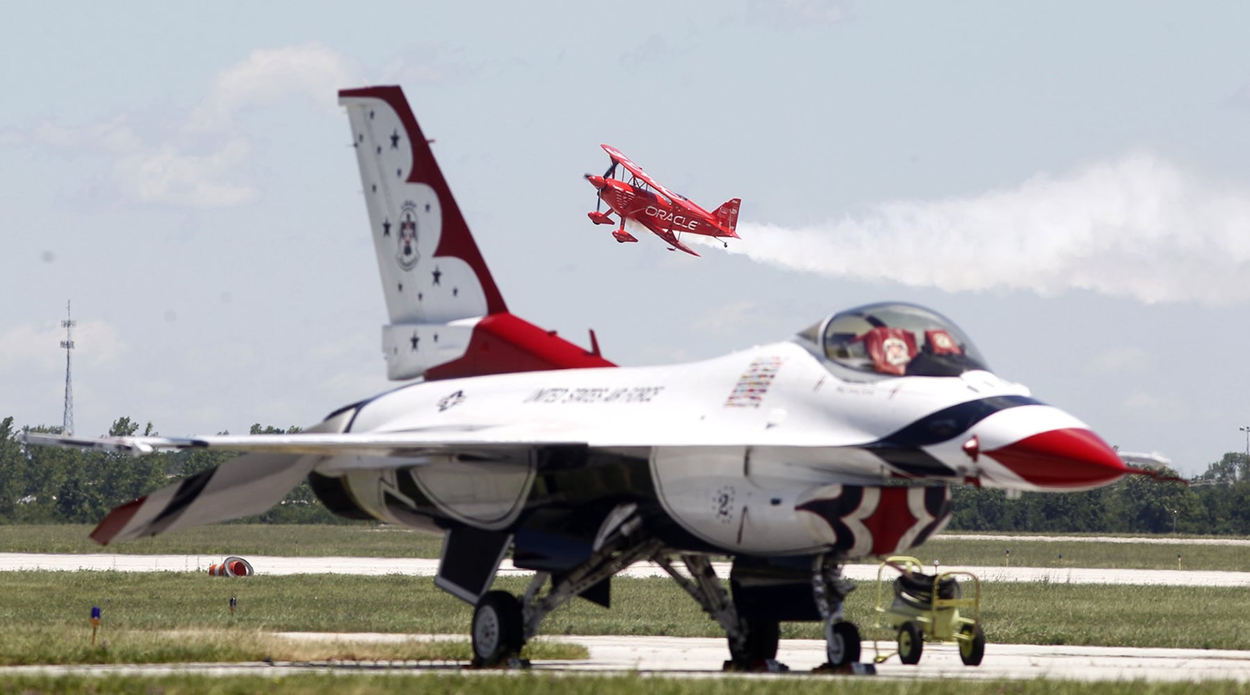 Depsite Thunderbirds cancellation, Dayton Air Show thrills crowd