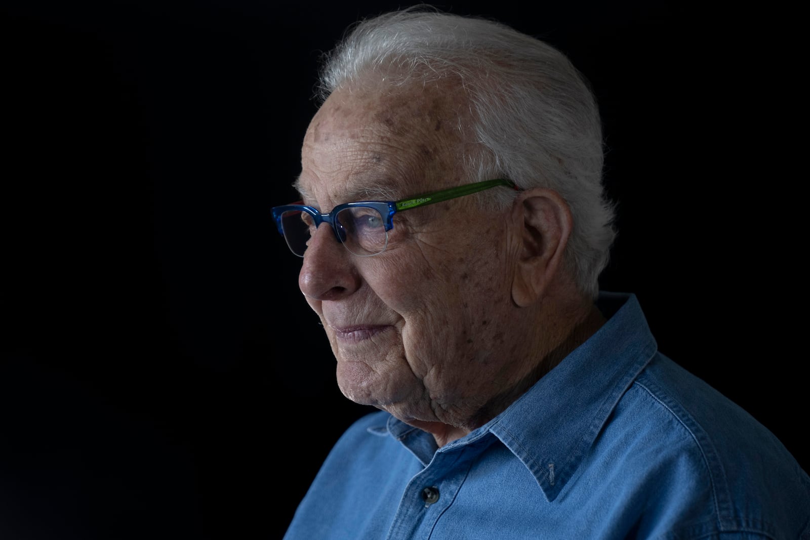 Holocaust survivor Naftali Fürst pauses during an interview at home in Haifa, Israel, Tuesday, Jan. 14, 2025. (AP Photo/Maya Alleruzzo)