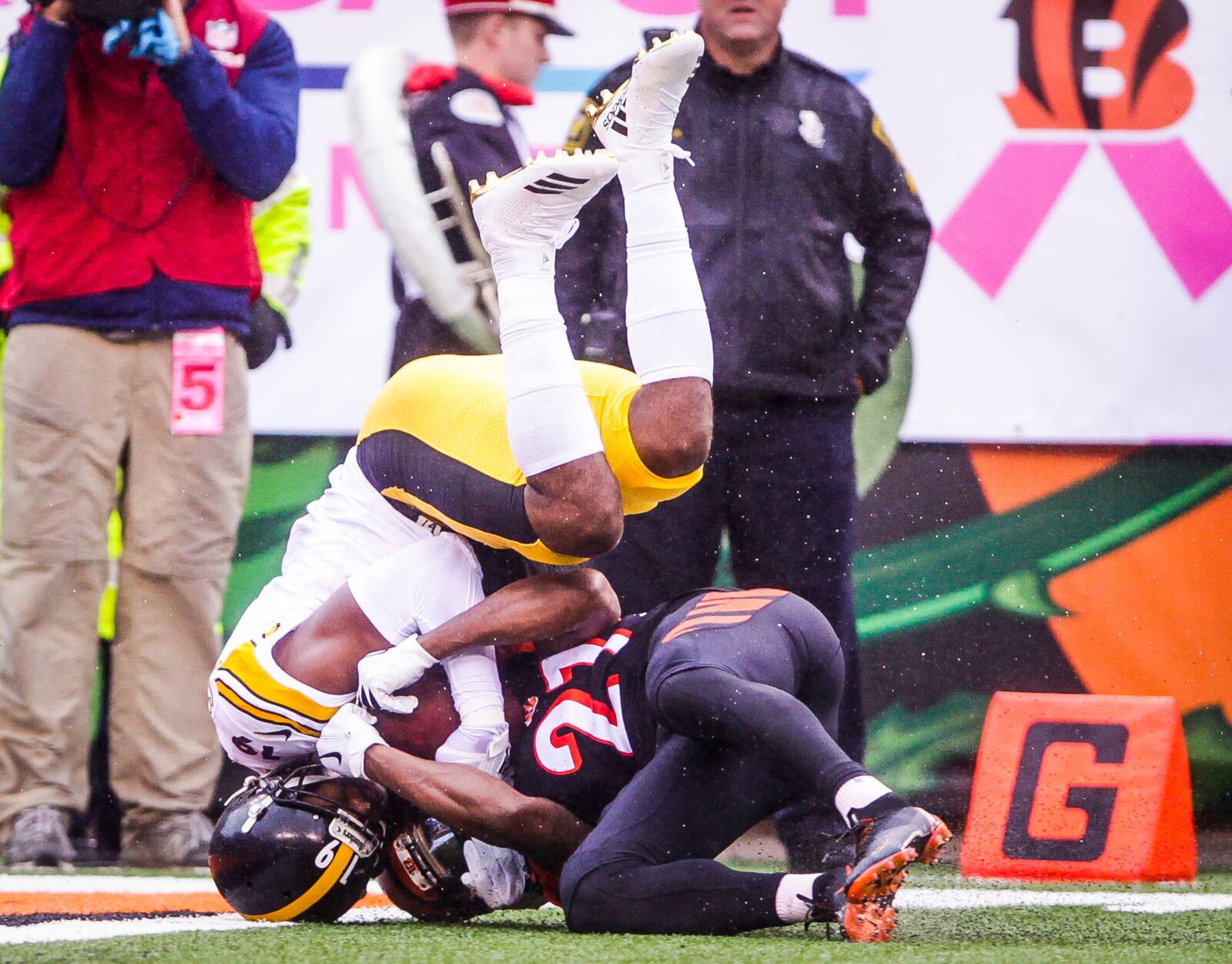 The Pittsburgh Steelers defeated the Cincinnati Bengals 28-21 Sunday, Oct. 14 at Paul Brown Stadium in Cincinnati. NICK GRAHAM/STAFF