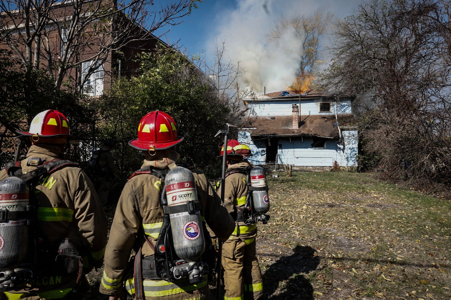 Dayton crews fight fire at abandoned house