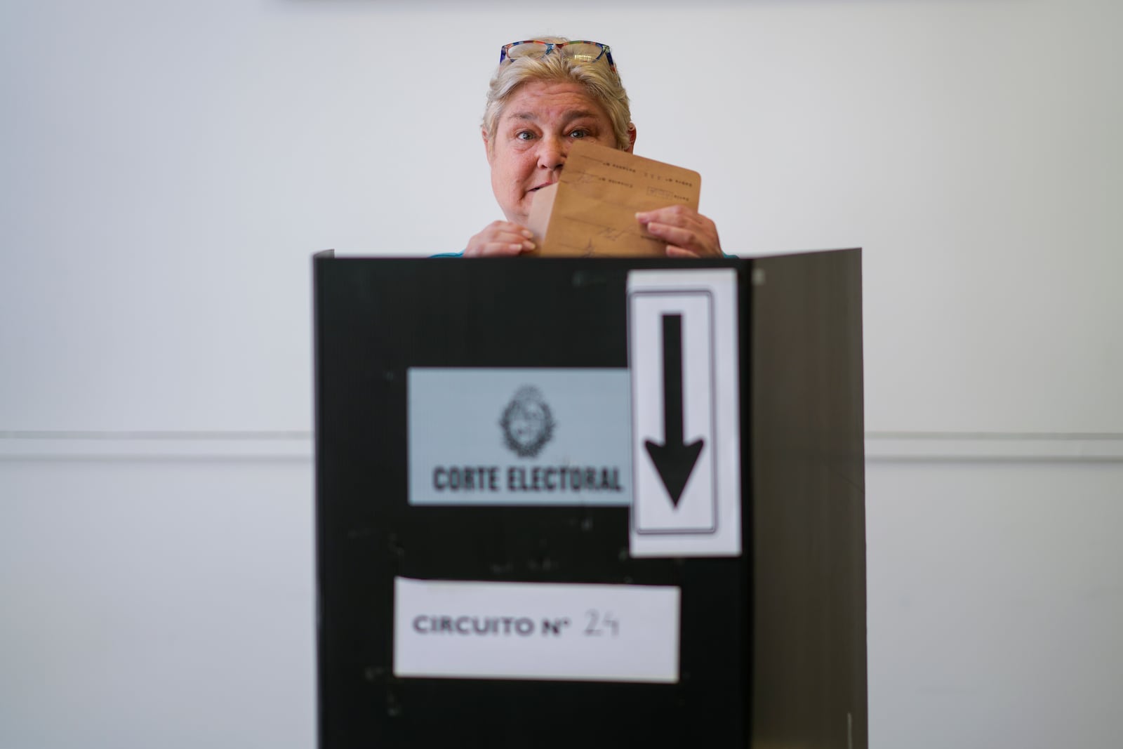 Yeni Varone, a nurse, casts her vote in the presidential run-off election in Montevideo, Uruguay, Sunday, Nov. 24, 2024. (AP Photo/Natacha Pisarenko)