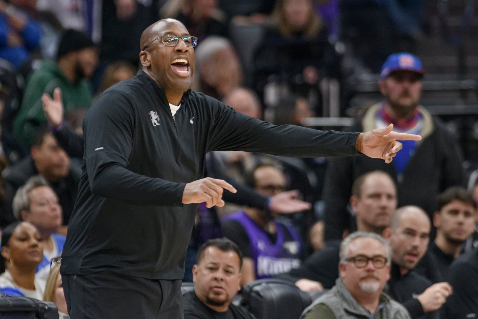 Sacramento Kings head coach Mike Brown shouts instructions from the bench during the second half of an NBA basketball game against the Atlanta Hawks in Sacramento, Calif., Monday, Nov. 18, 2024. (AP Photo/Randall Benton)