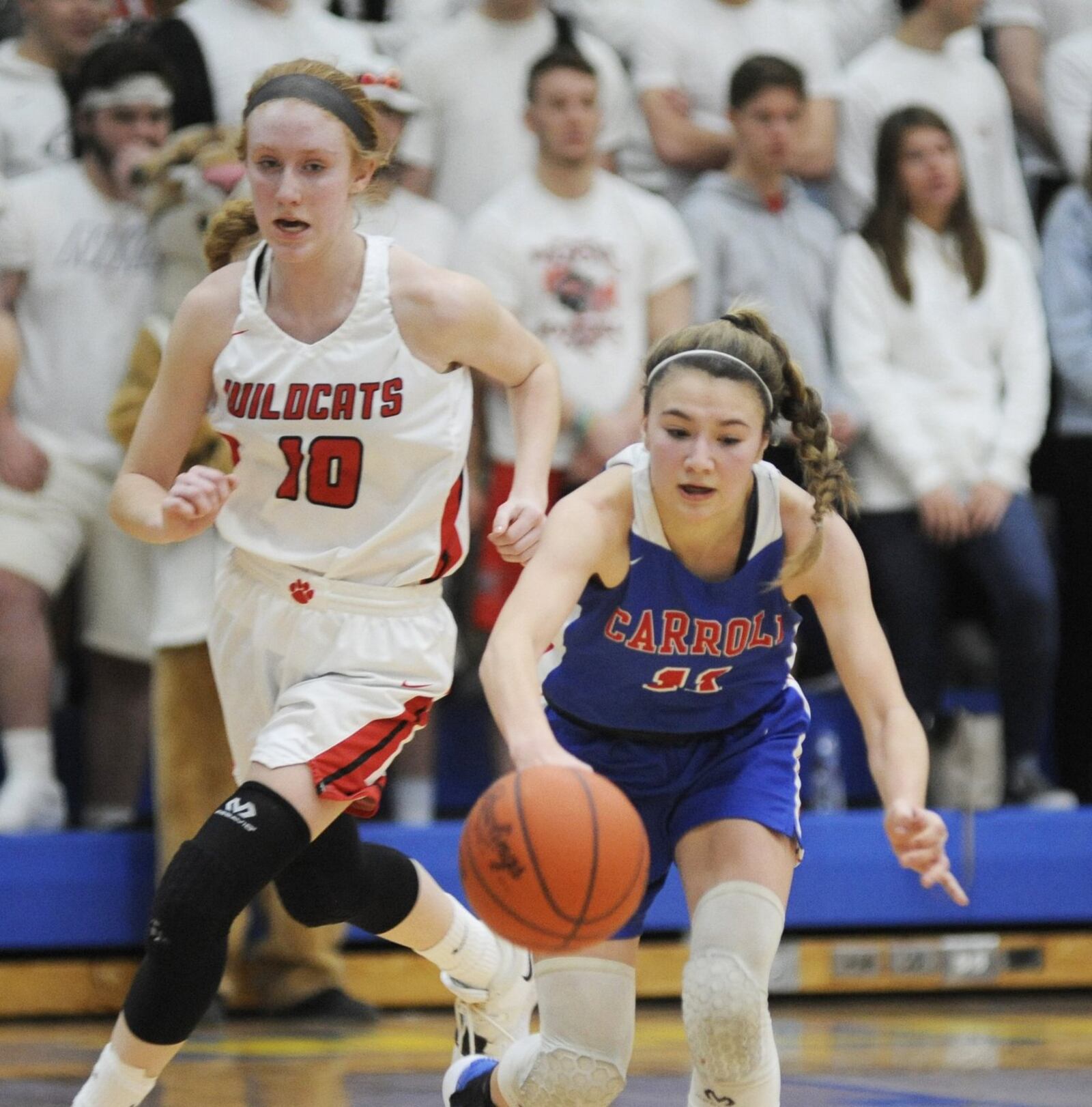 Ava Lickliter of Carroll (front) beats Jordan Rogers to the ball. Carroll defeated Franklin 57-43 in a girls high school basketball D-II regional final at Springfield High School on Friday, March 8, 2019. MARC PENDLETON / STAFF