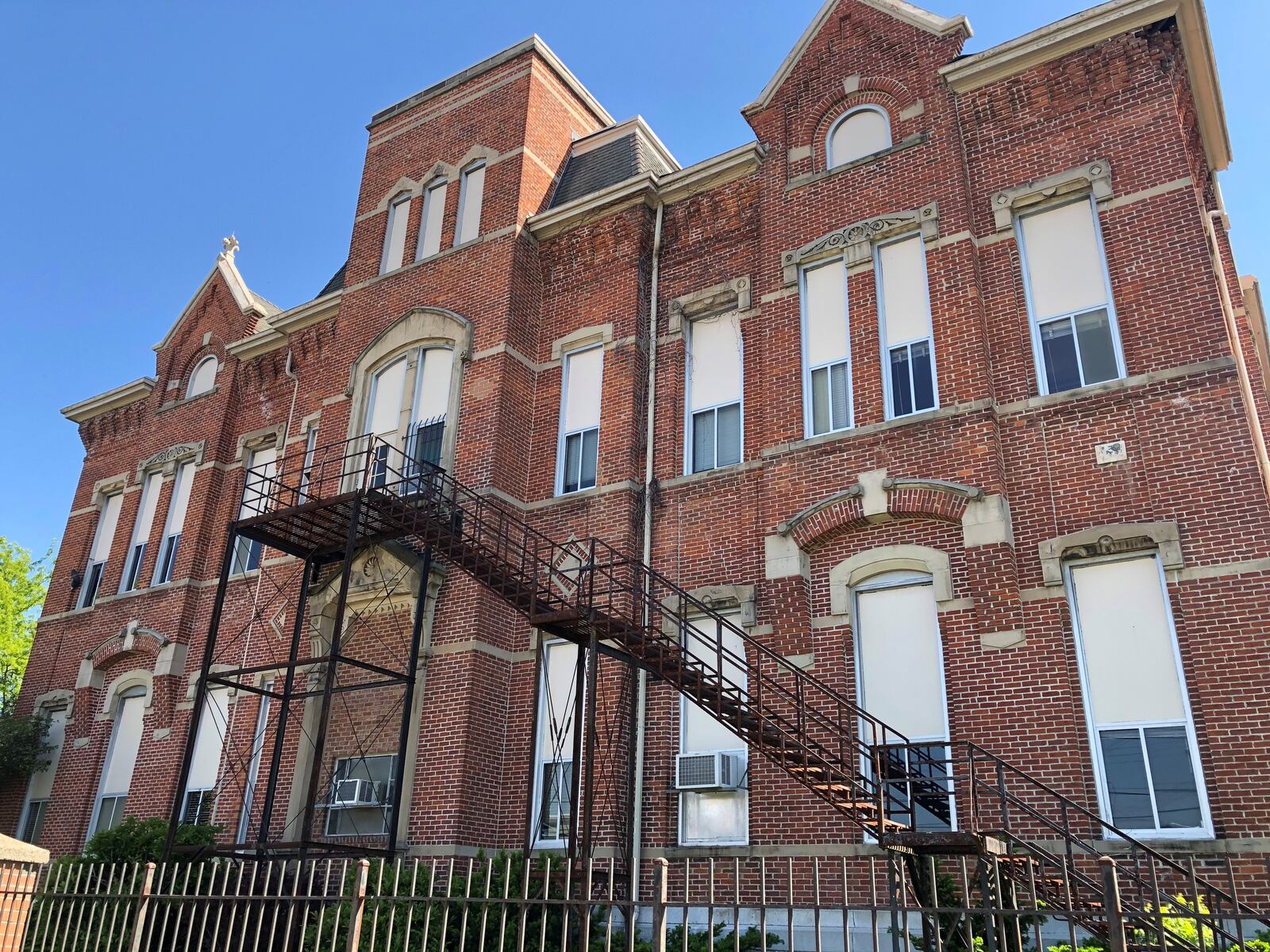 The vacant Longfellow school complex on the 200 block of Salem Avenue. Developers want to convert it into housing and build new apartments. CORNELIUS FROLIK / STAFF