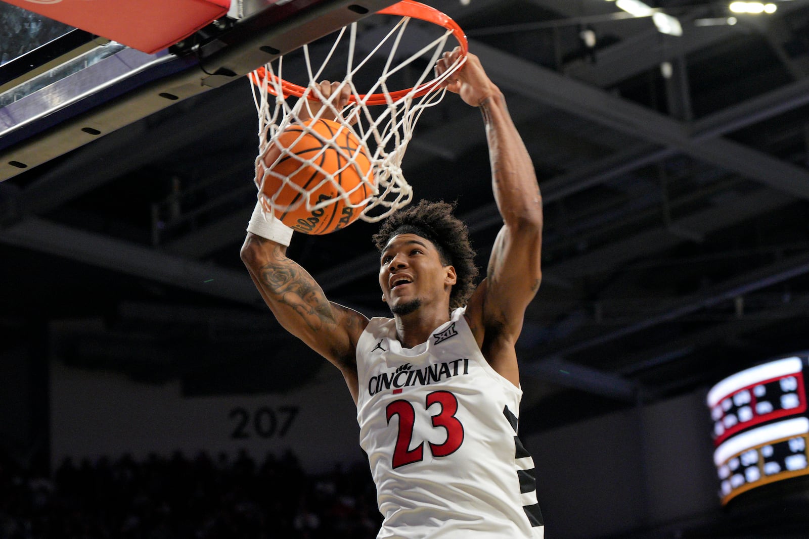 Cincinnati forward Dillon Mitchell dunks during the first half of an NCAA college basketball game against Alabama State, Wednesday, Nov. 27, 2024, in Cincinnati. (AP Photo/Jeff Dean)