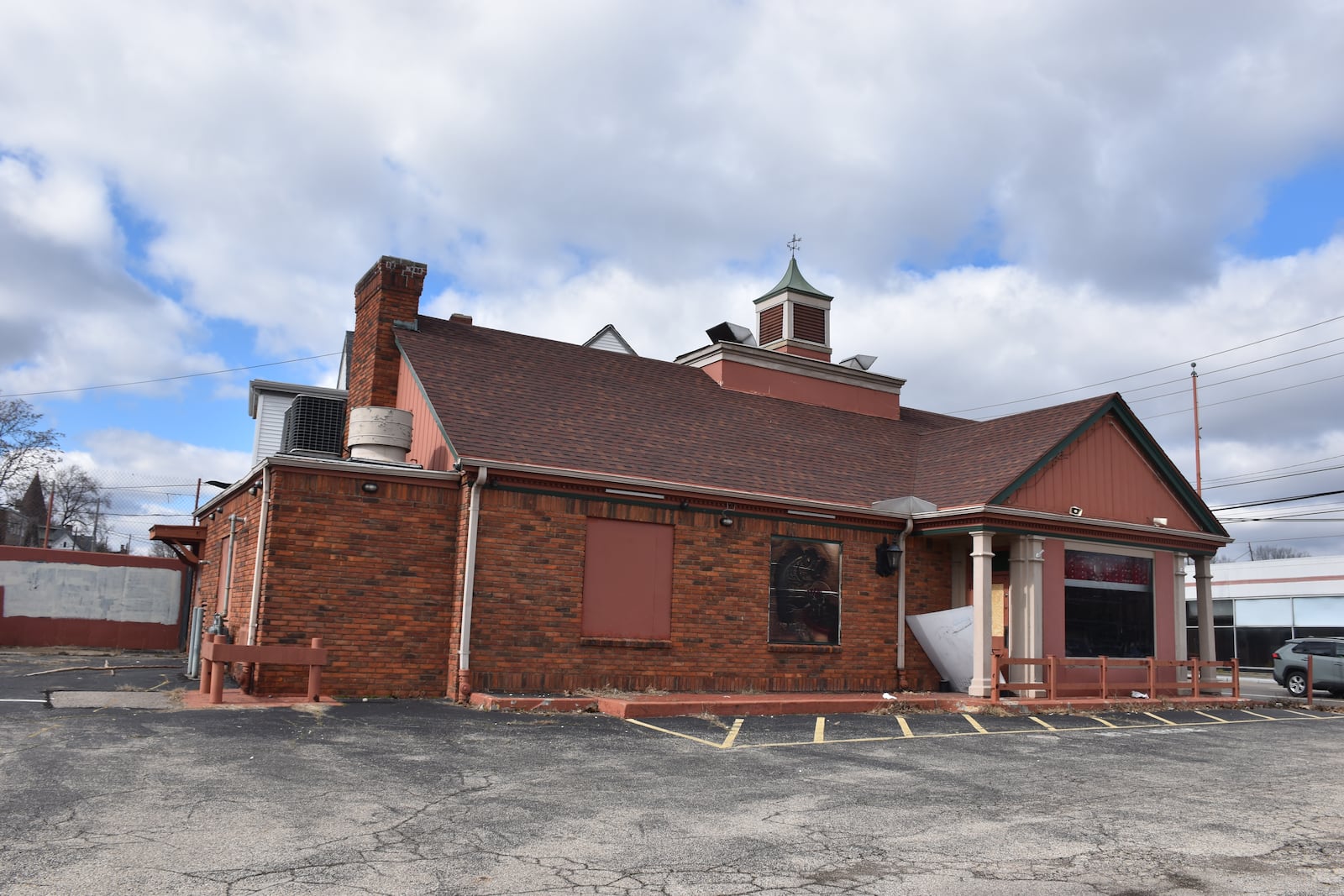 A commercial property at 865 N. Main St. that chef Anthony Head has proposed to turn into a new restaurant called Chicken Head's. CORNELIUS FROLIK / STAFF