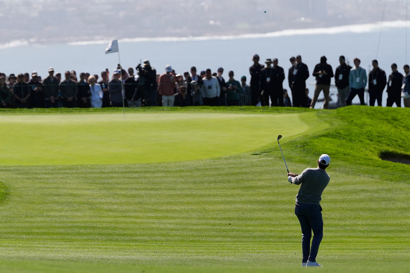 Davis Thompson chips onto the second green of the South Course at Torrey Pines during the third round of the Genesis Invitational golf tournament Saturday, Feb. 15, 2025, in San Diego. (AP Photo/Gregory Bull)