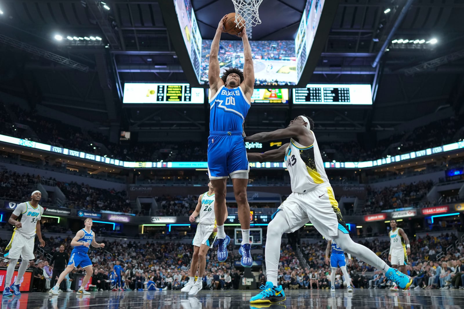 Milwaukee Bucks guard AJ Green (20) dunks in front of Indiana Pacers forward Pascal Siakam (43) during the second half of an NBA basketball game in Indianapolis, Tuesday, March 11, 2025. (AP Photo/AJ Mast)