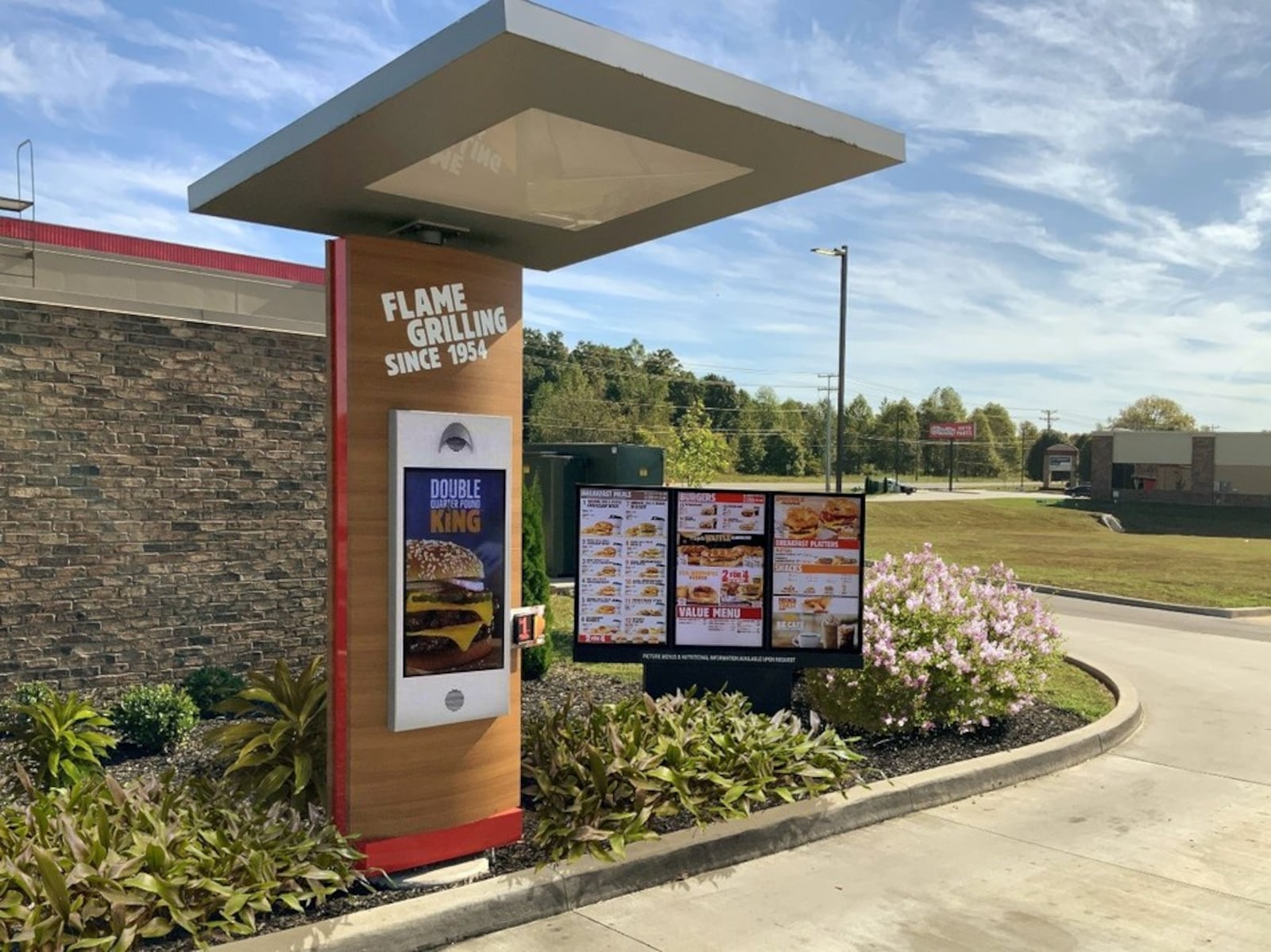 An example of Stratacache technology at work: Digital Drive-Thru Menu Boards at Single Drive-Thru Location at Burger King (CNW Group/Restaurant Brands International Inc.)