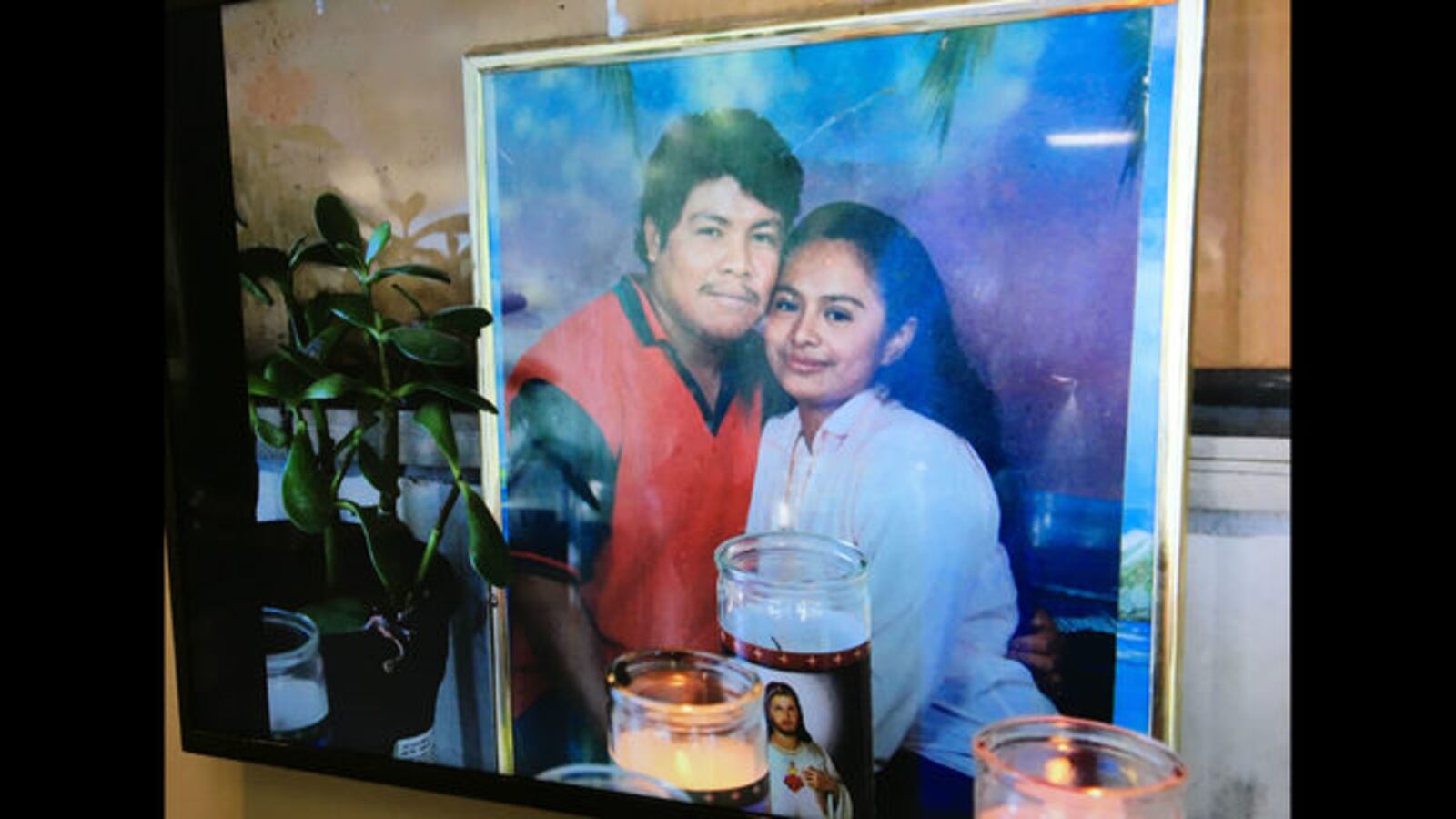 A photo of Ismael Lopez, left, and his wife, Claudia Linares, is seen during a July 28, 2017, news conference. Lopez, 41, was killed days earlier in his Southaven, Miss., home after police went there instead of a neighbor’s home to serve a warrant.