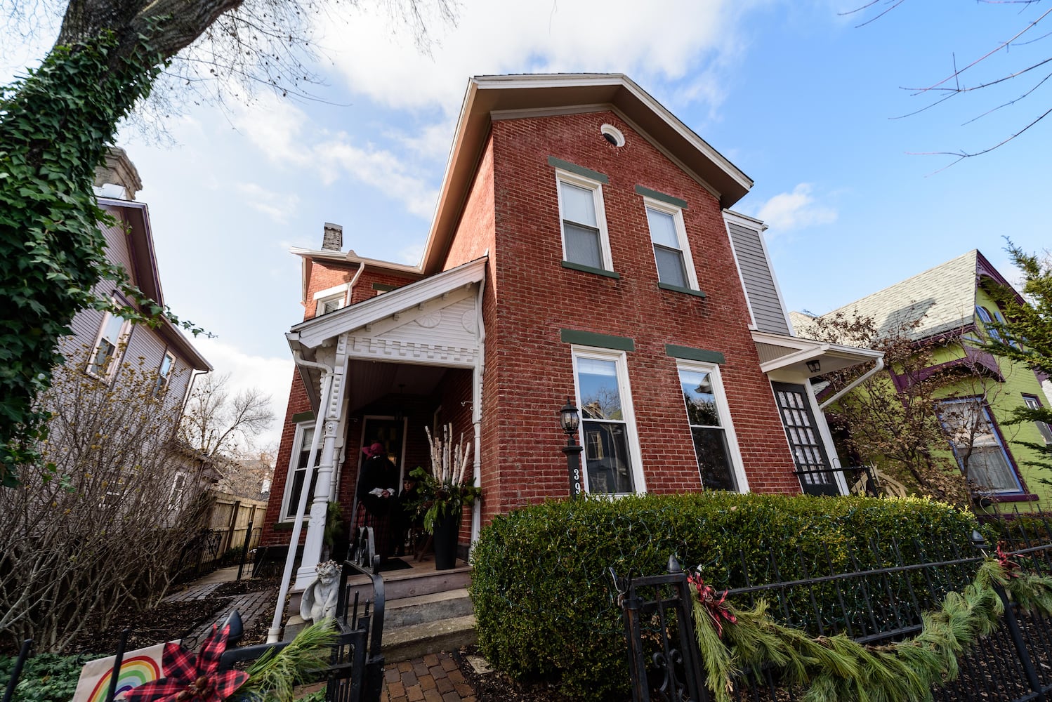 PHOTOS: A Dickens of a Christmas St. Anne’s Hill Holiday Home Tour