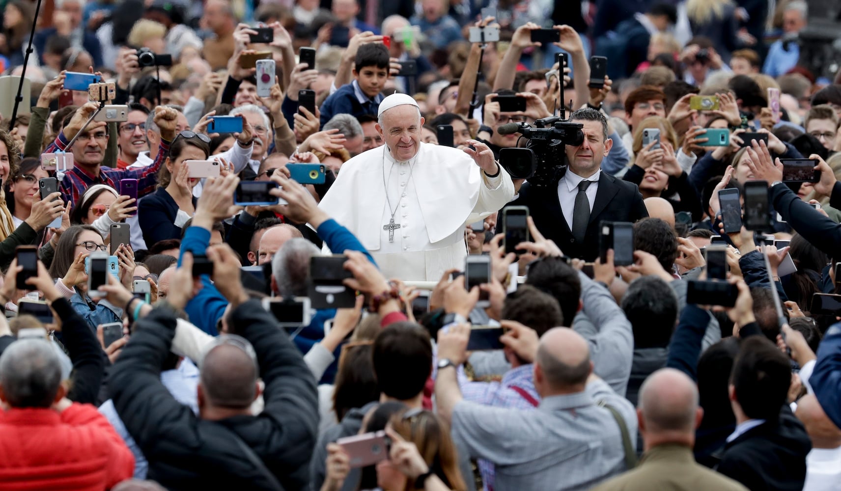 Photos: Pope Francis delivers Easter message, celebrates Mass at the Vatican