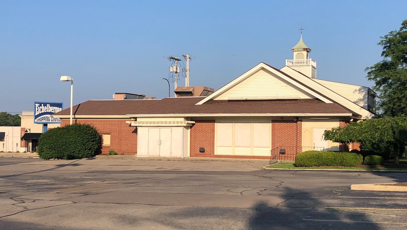 Kroger has agreed to rent the 500 E. Stroop Road Kettering site, which was closed in 2014 as part of nationwide shutdown of certain Friendly’s restaurants. JEREMY KELLEY/STAFF