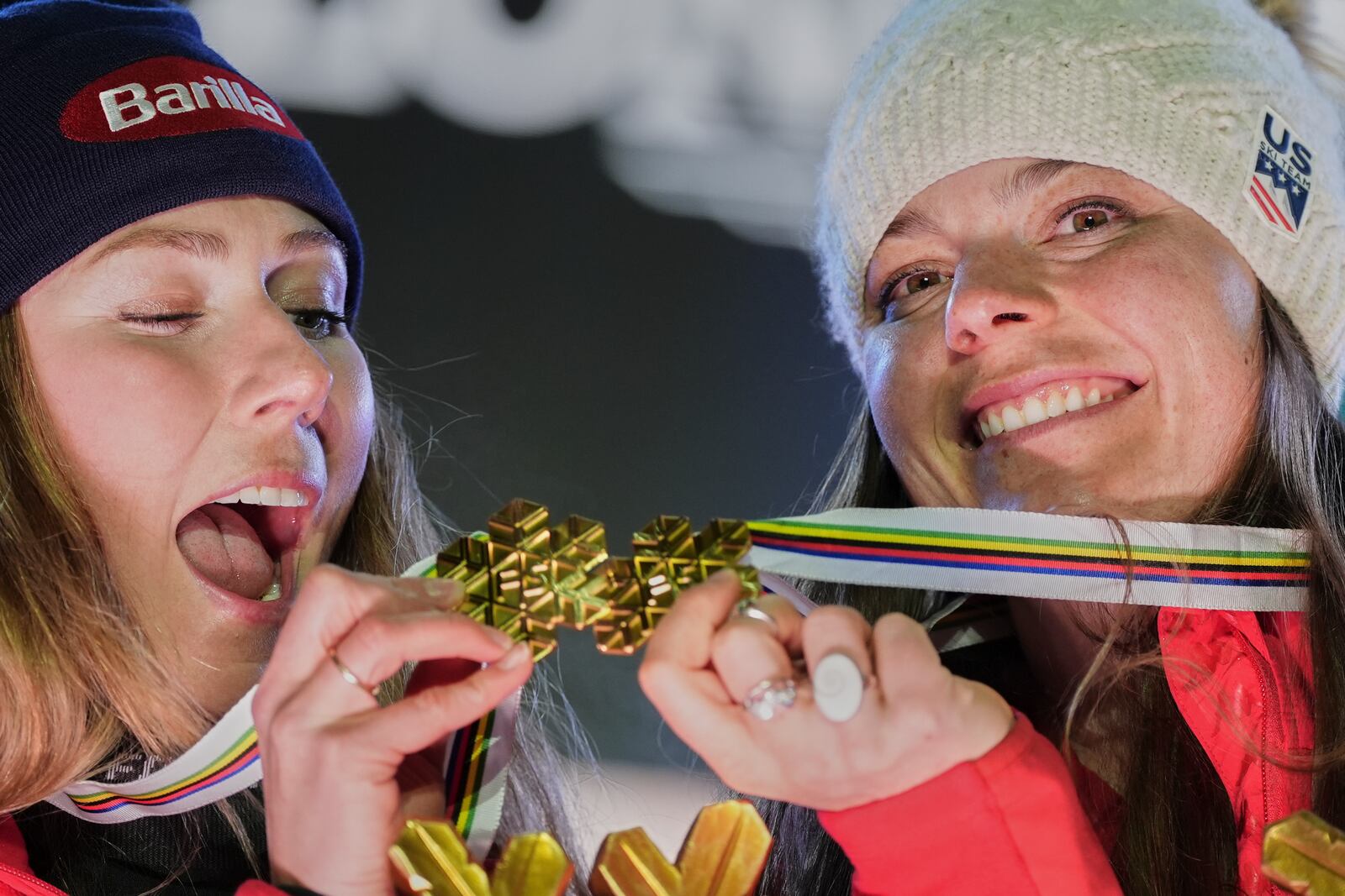 United States' Mikaela Shiffrin, left, and United States' Breezy Johnson show their gold medals for a women's team combined event, at the Alpine Ski World Championships, in Saalbach-Hinterglemm, Austria, Tuesday, Feb. 11, 2025. (AP Photo/Giovanni Auletta)