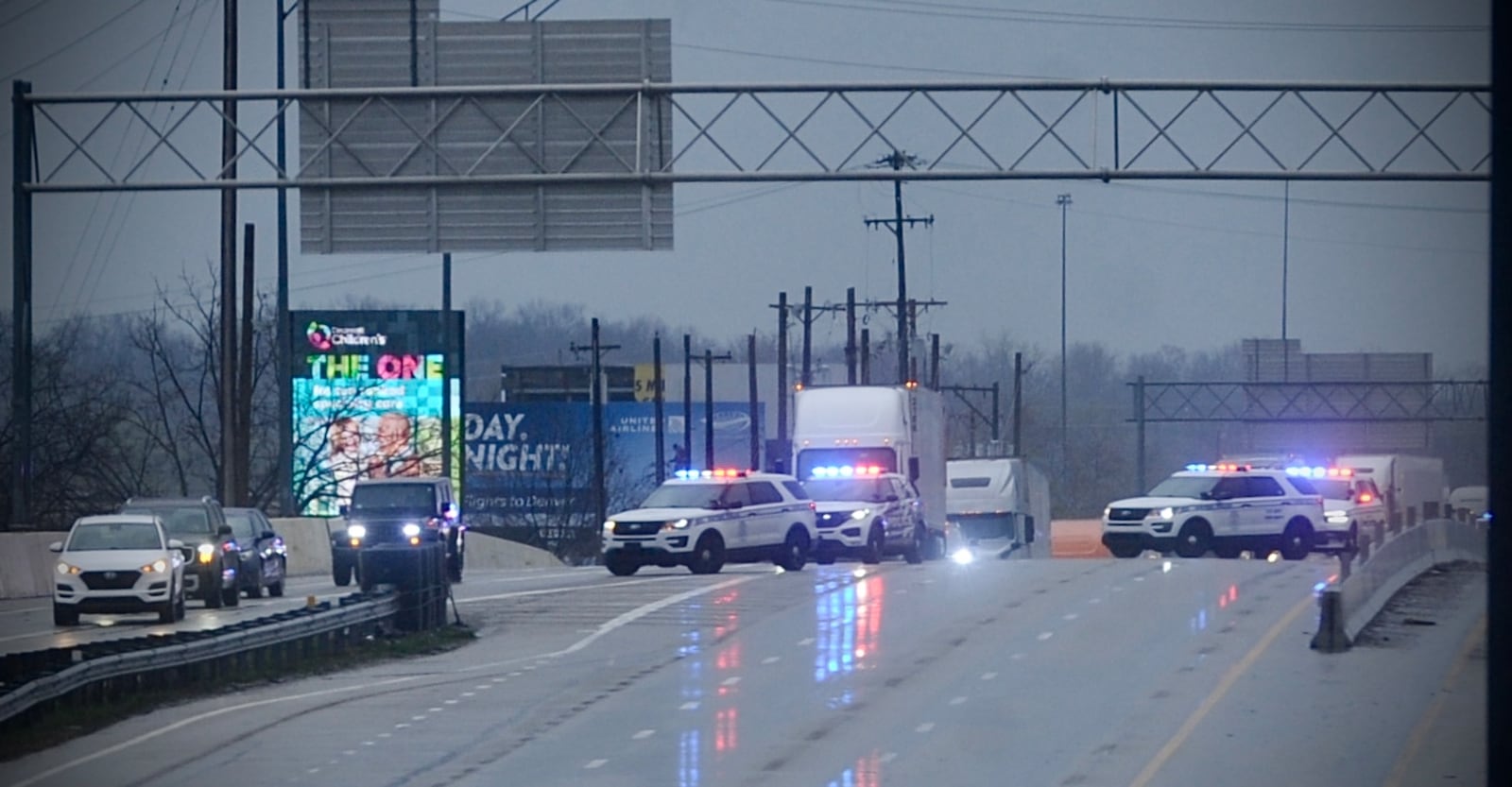 Jackknife semi closes I 75 southbound at Route 4 Tuesday, April 2, 2024. MARSHALL GORBY \STAFF