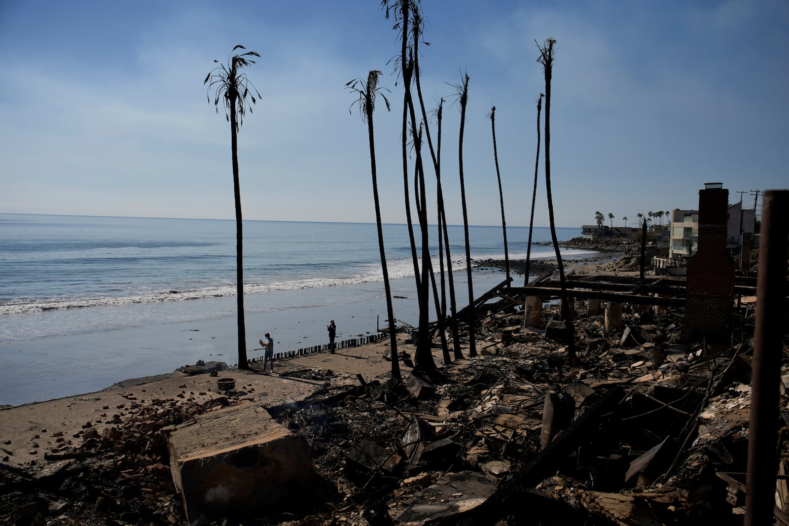 Beach front properties are burned to the ground by the Palisades Fire Friday, Jan. 10, 2025 in Malibu, Calif. (AP Photo/John Locher)