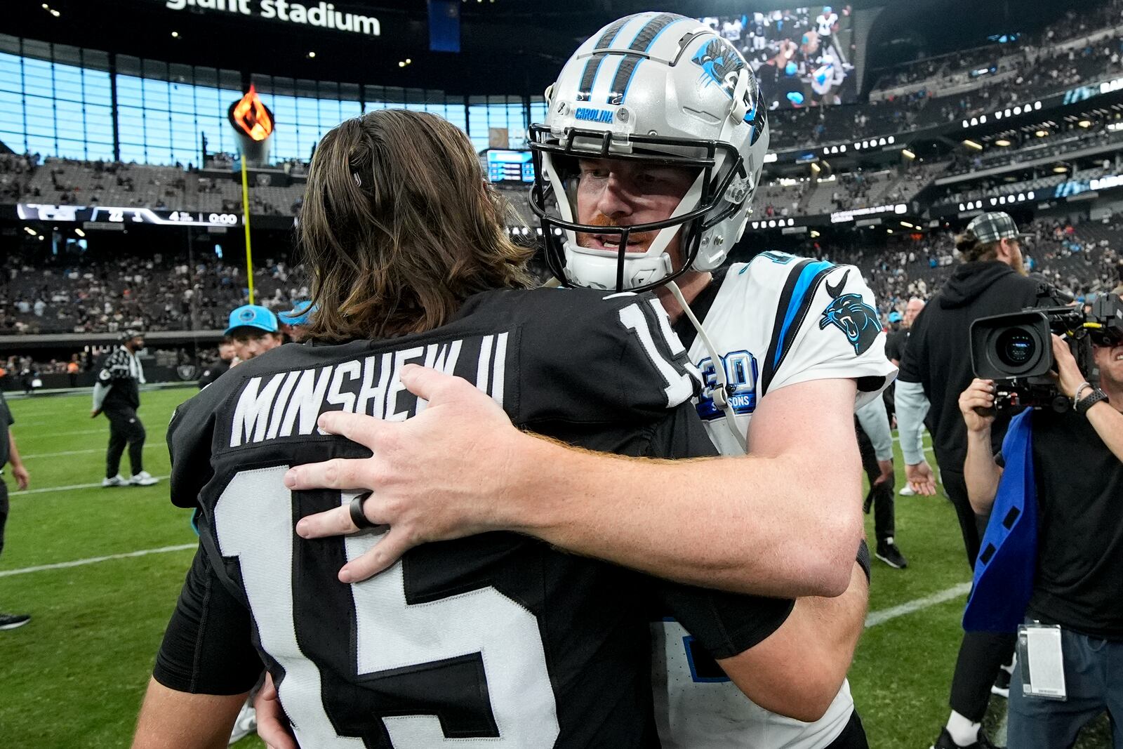 Carolina Panthers quarterback Andy Dalton and Las Vegas Raiders quarterback Gardner Minshew hug after an NFL football game, Sunday, Sept. 22, 2024, in Las Vegas. (AP Photo/John Locher)