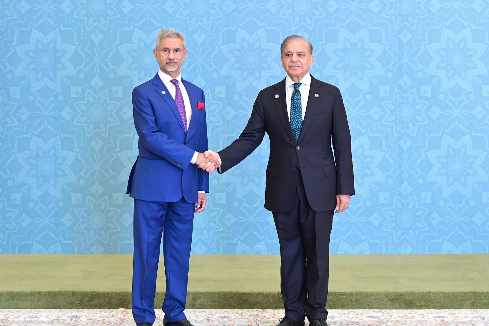 In this photo released by the Press Information Department, India's Minister for External Affairs Subrahmanyam Jaishankar, left, shakes hand with Pakistani Prime Minister Shehbaz Sharif as he arrives to attend Shanghai Cooperation Organization (SCO) meeting, in Islamabad, Pakistan, Wednesday, Oct. 16, 2024. (Press Information Department via AP)