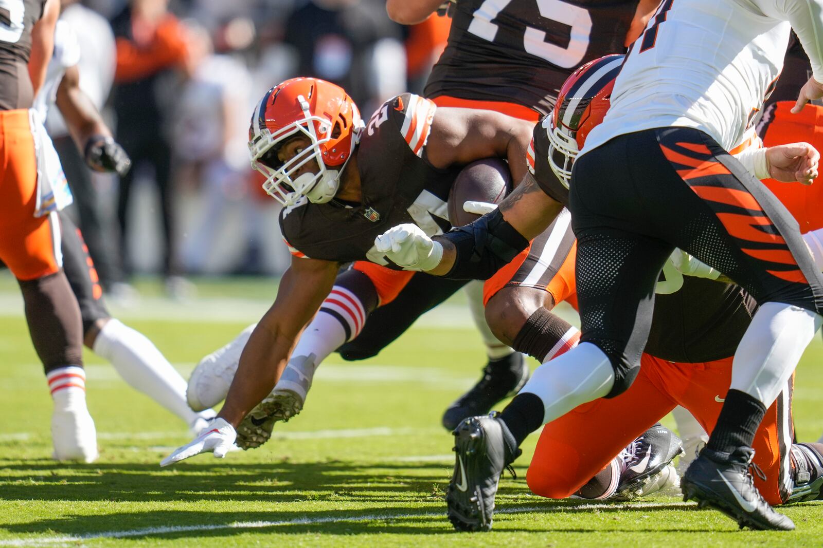 Cleveland Browns running back Nick Chubb (24) carries in the first half of an NFL football game against the Cincinnati Bengals, Sunday, Oct. 20, 2024, in Cleveland. (AP Photo/Sue Ogrocki)