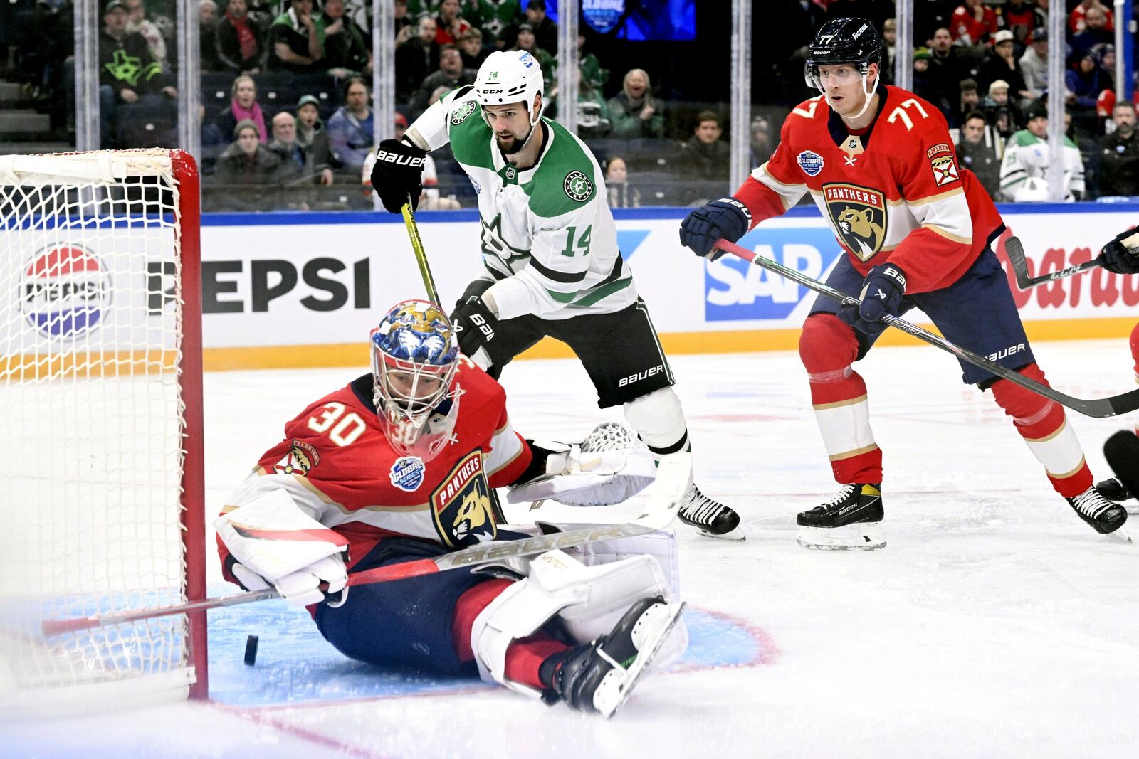 Florida Panthers goaltender Spencer Knight makes a save against the Dallas Stars during an NHL hockey game, Saturday, Nov. 2, 2024, in Tampere, Finland. (Heikki Saukkomaa/Lehtikuva via AP)