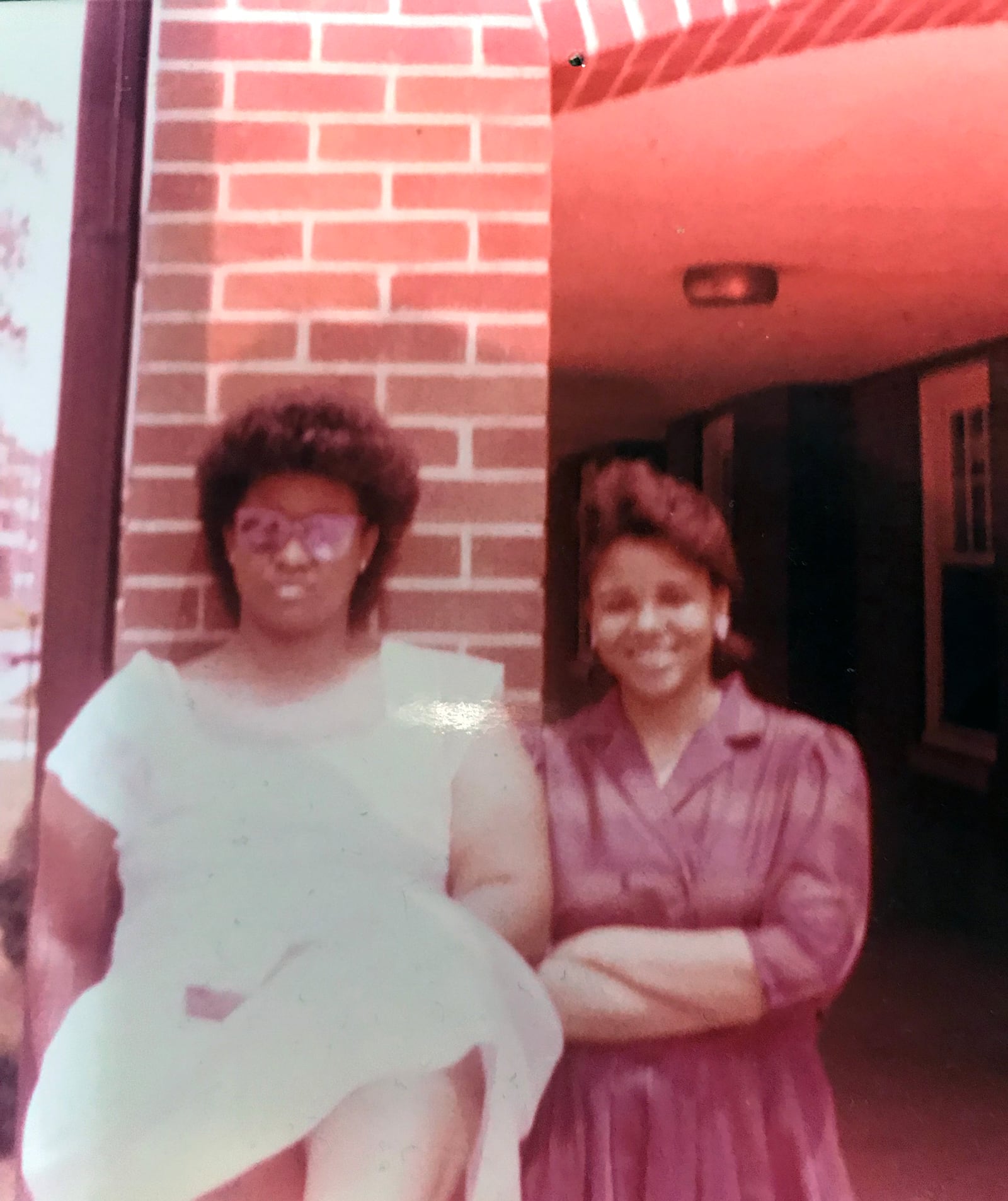 Henry (right) as a college freshman at Ohio University with her friend Renee Overton.