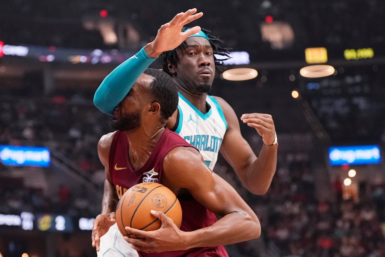 Charlotte Hornets center Mark Williams, right, fouls Cleveland Cavaliers forward Evan Mobley, left, in the first half of an NBA basketball game, Sunday, Jan. 5, 2025, in Cleveland. (AP Photo/Sue Ogrocki)