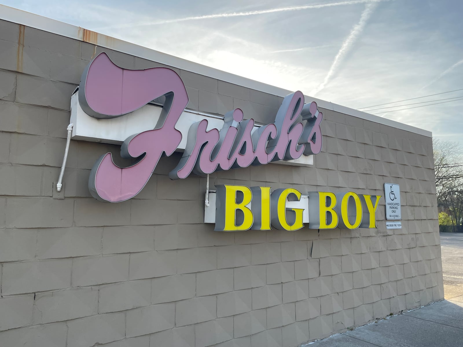 The Frisch’s Big Boy restaurant located at 4830 S. Dixie Drive in Moraine is “permanently closed,” according to a sign posted at the restaurant. NATALIE JONES/STAFF