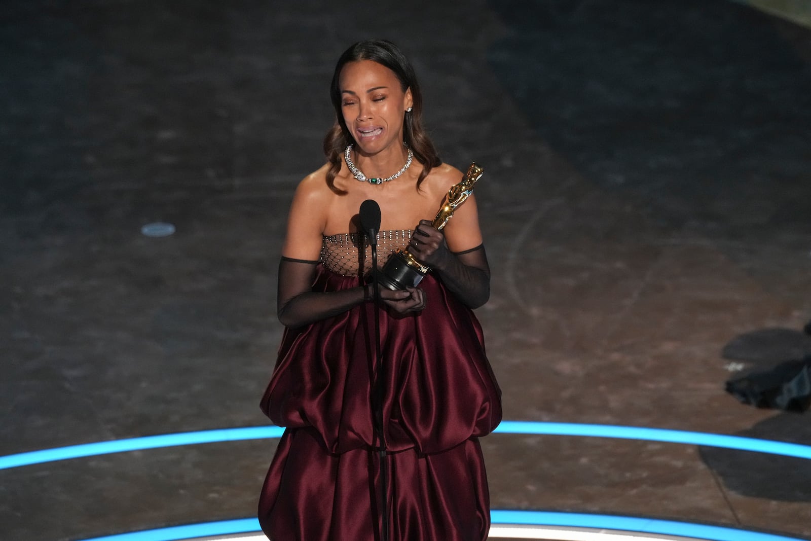 Zoe Saldana accepts the award for best performance by an actress in a supporting role for "Emilia Perez during the Oscars on Sunday, March 2, 2025, at the Dolby Theatre in Los Angeles. (AP Photo/Chris Pizzello)