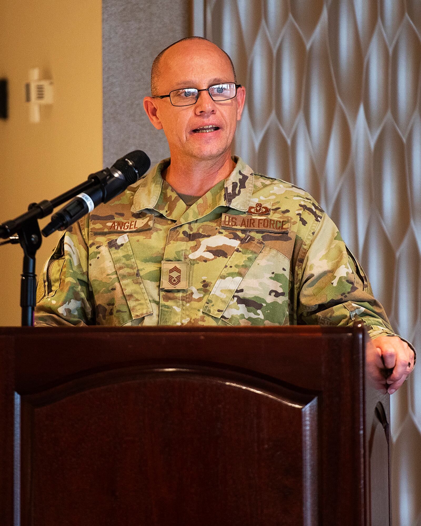 Chief Master Sgt. Theodore Angel of the Air Force Life Cycle Management Center’s Aircrew Performance Branch gives the keynote address to Airman Leadership School Class 21-G during its graduation ceremony Oct. 14 in the Wright-Patterson Club. Angel was class mentor for the 24 Airmen and two civilians. U.S. AIR FORCE PHOTO/R.J. ORIEZ