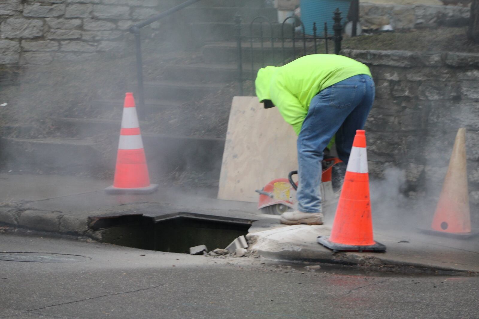 Crews work on a sewer in the South Park neighborhood. CORNELIUS FROLIK / STAFF