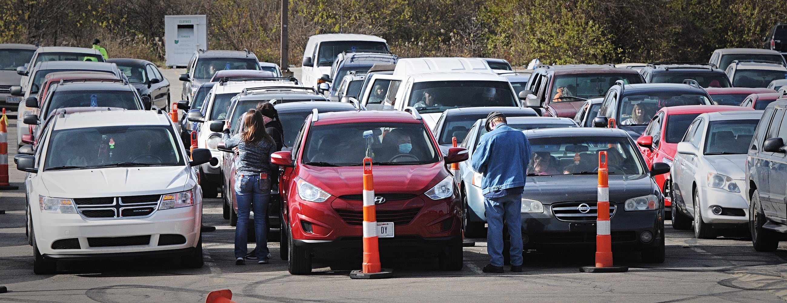 Free turkey giveaway attracts lot full of cars