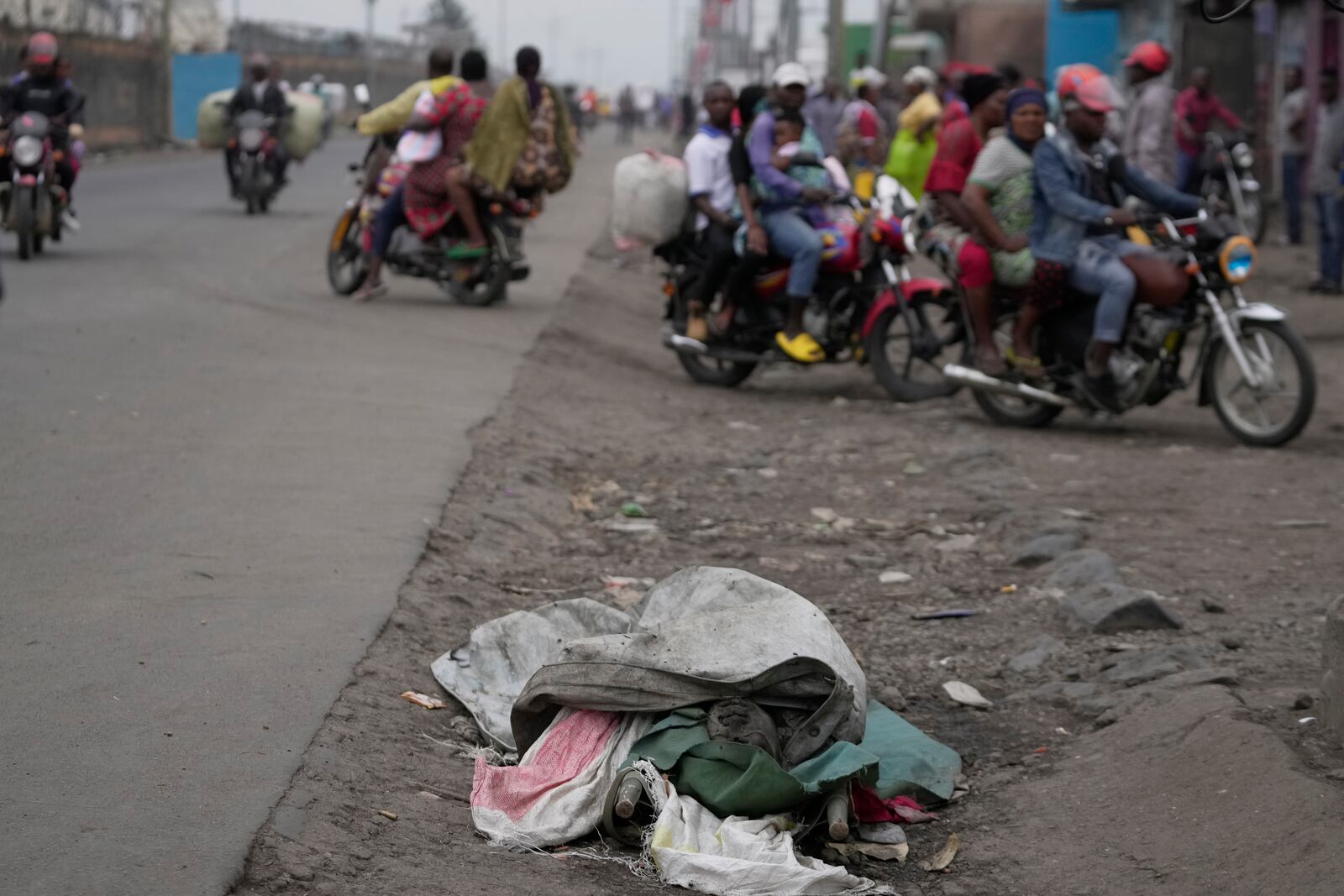 A body of alleged member of Armed Forces of the Democratic Republic of Congo (FARDC), lie on the street of Goma, Congo Thursday, Jan. 30, 2025. (AP Photo/Brian Inganga)