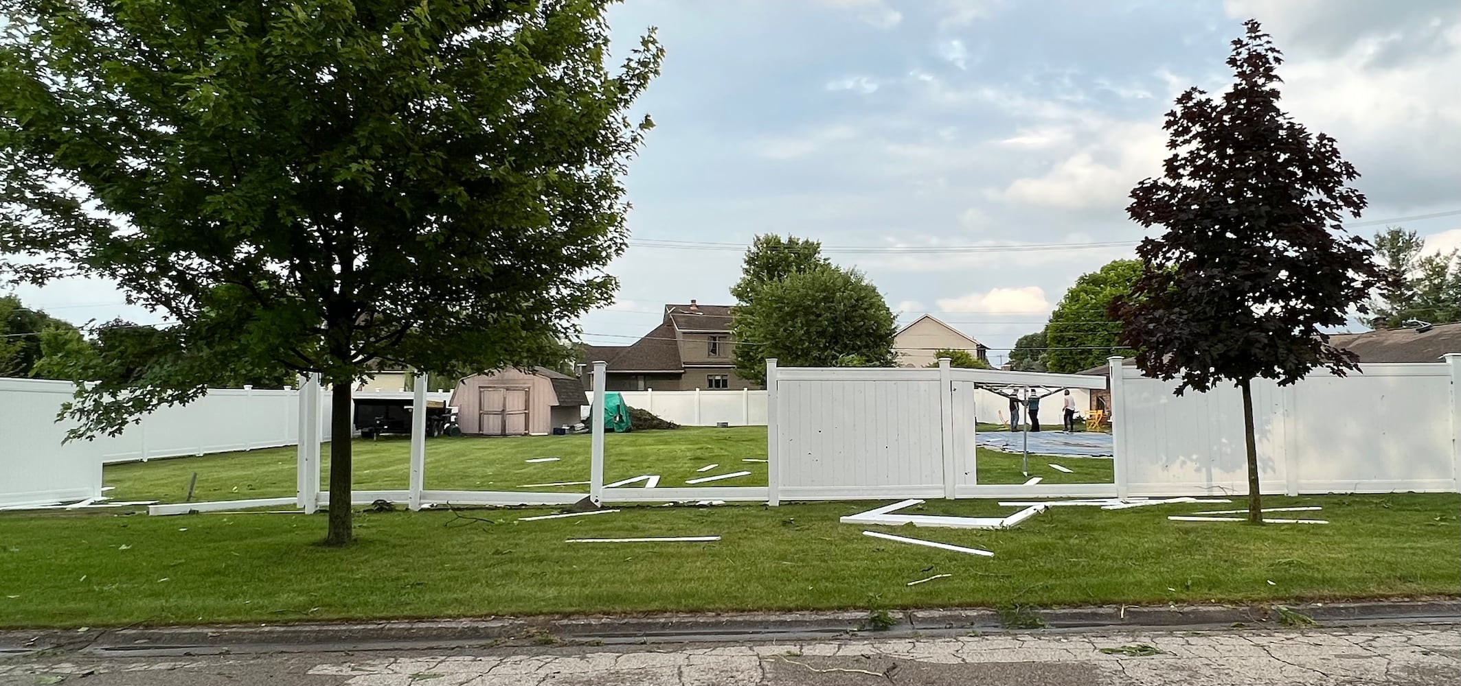 060922 tornado fence