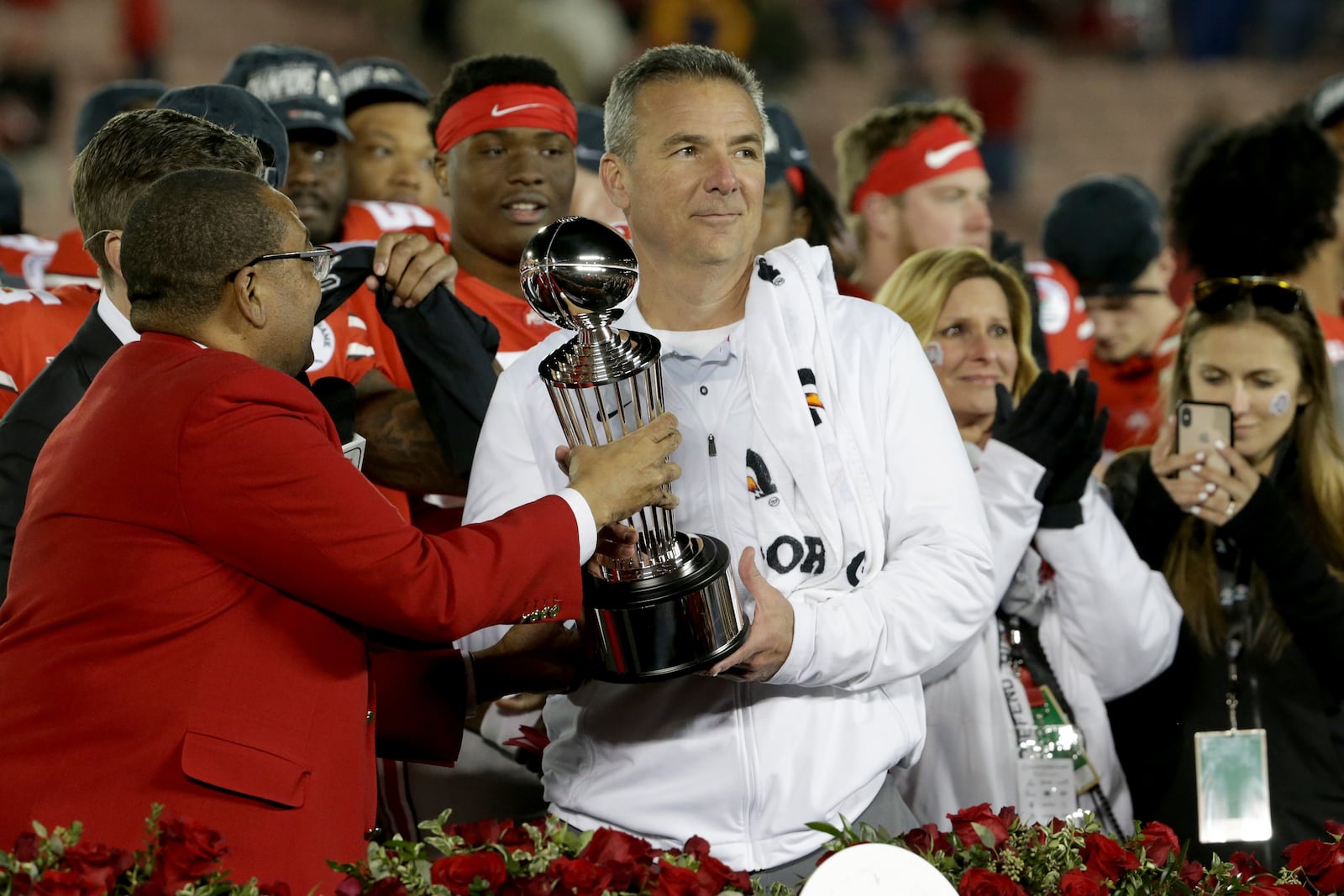 PASADENA, CA - JANUARY 01:  Ohio State Buckeyes head coach Urban Meyer celebrates winning the Rose Bowl Game presented by Northwestern Mutual at the Rose Bowl on January 1, 2019 in Pasadena, California.  (Photo by Jeff Gross/Getty Images)