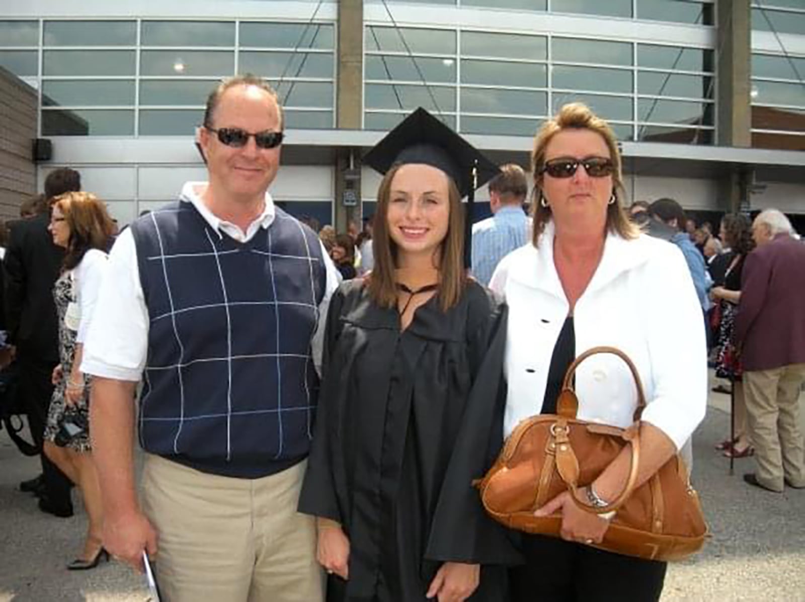 Jackson with her parents Greg (L) and Kris on the day of her graduation from the University of Dayton in 2009.