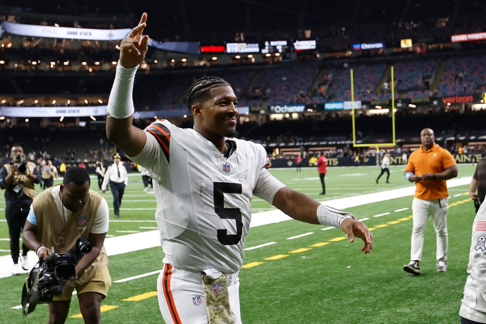 Cleveland Browns quarterback Jameis Winston (5) gestures to fans as he walks off the field in after an NFL football game against the New Orleans Saints in New Orleans, Sunday, Nov. 17, 2024. (AP Photo/Butch Dill)