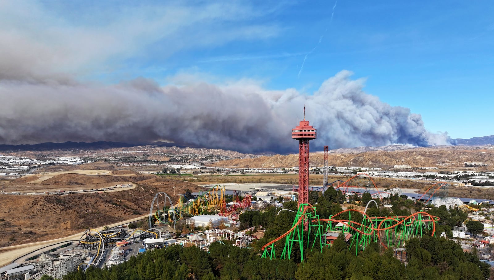 The tower at Six Flags Magic Mountain with the Hughes fire burning in Castaic on Wednesday, Jan. 22, 2025. (Dean Musgrove/The Orange County Register via AP)