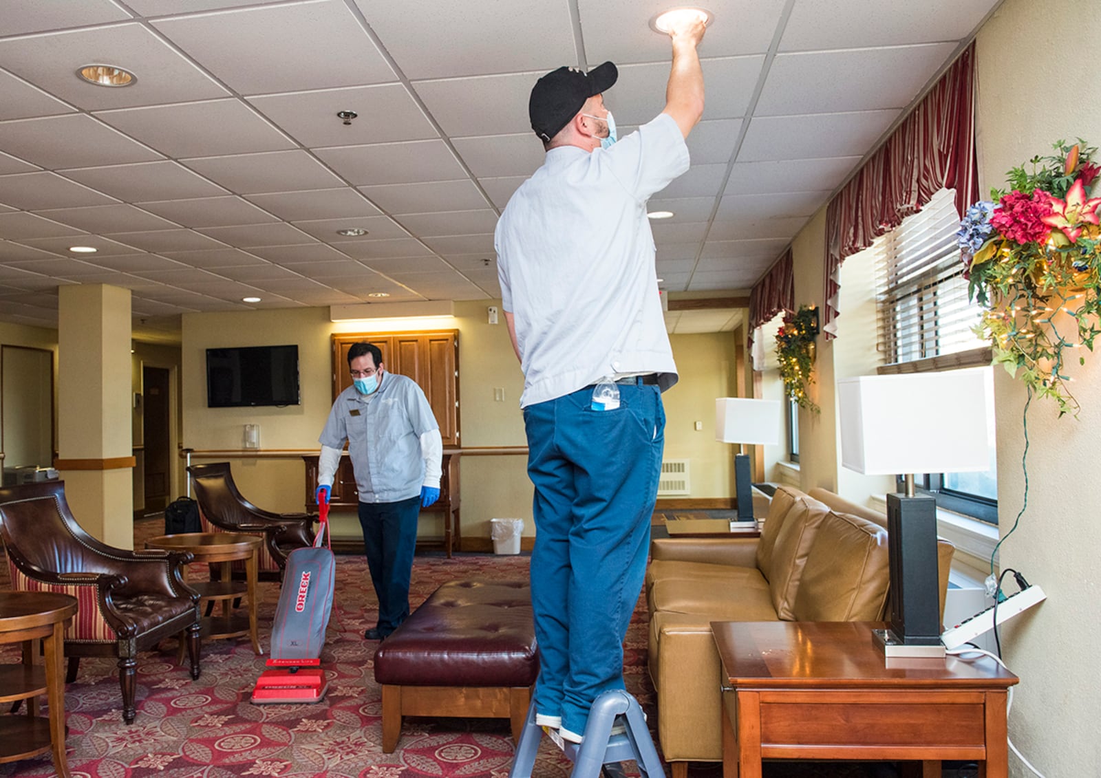 Custodians Brian Inslee (left) and David Foust prepare Wright-Patterson Inns lobby for guests Nov. 5. U.S. AIR FORCE PHOTO/JAIMA FOGG