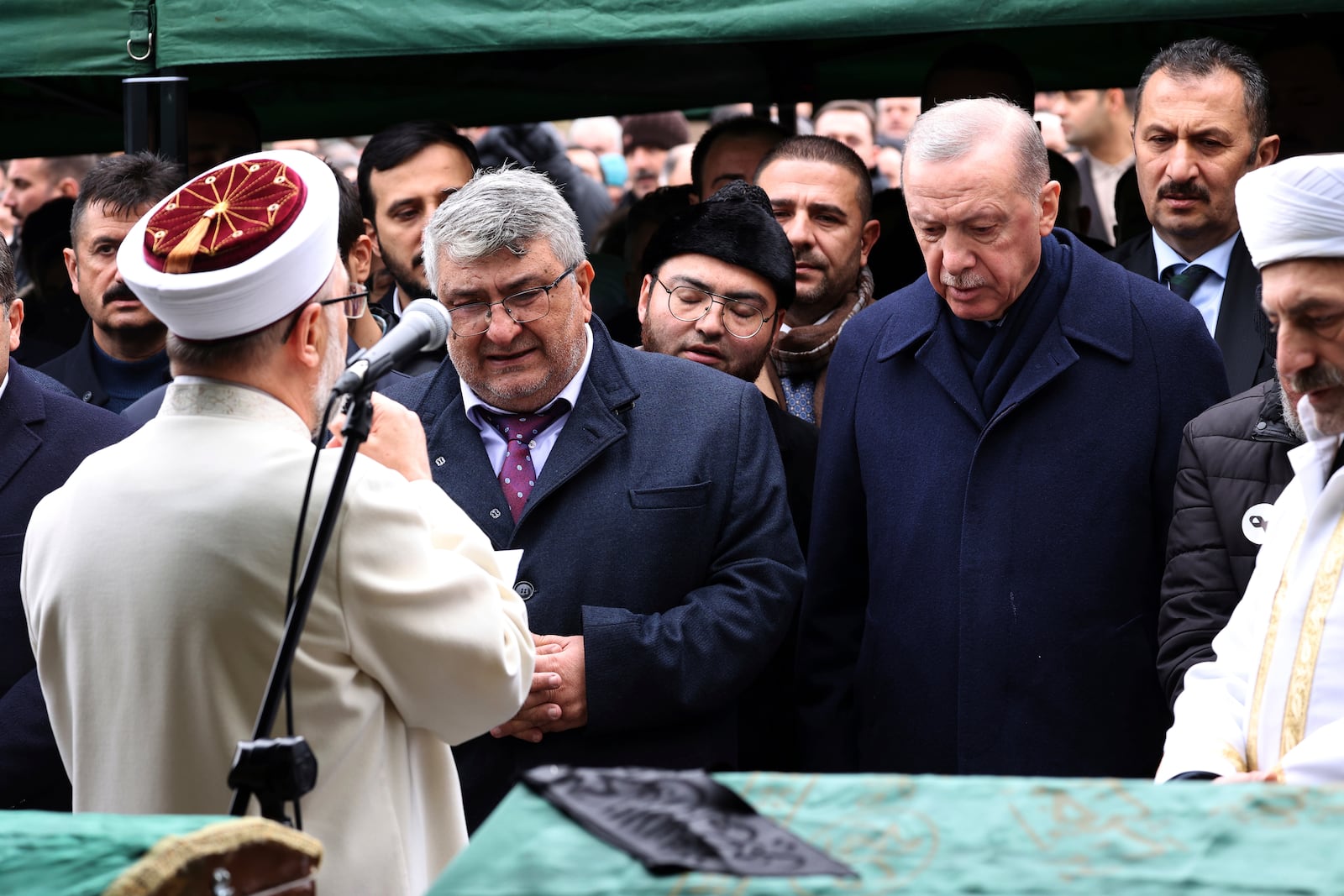 Turkey's President Recep Tayyip Erdogan, right, attends the funeral of members of the Gultekin family at the Kalici Konutlar Merkez mosque in Bolu, northwest Turkey, on Wednesday, Jan. 22, 2025. Eight members of the Gultekin family died in a fire that broke out at the Kartalkaya ski resort in Bolu province. (Adem Altan/Pool Photo via AP)