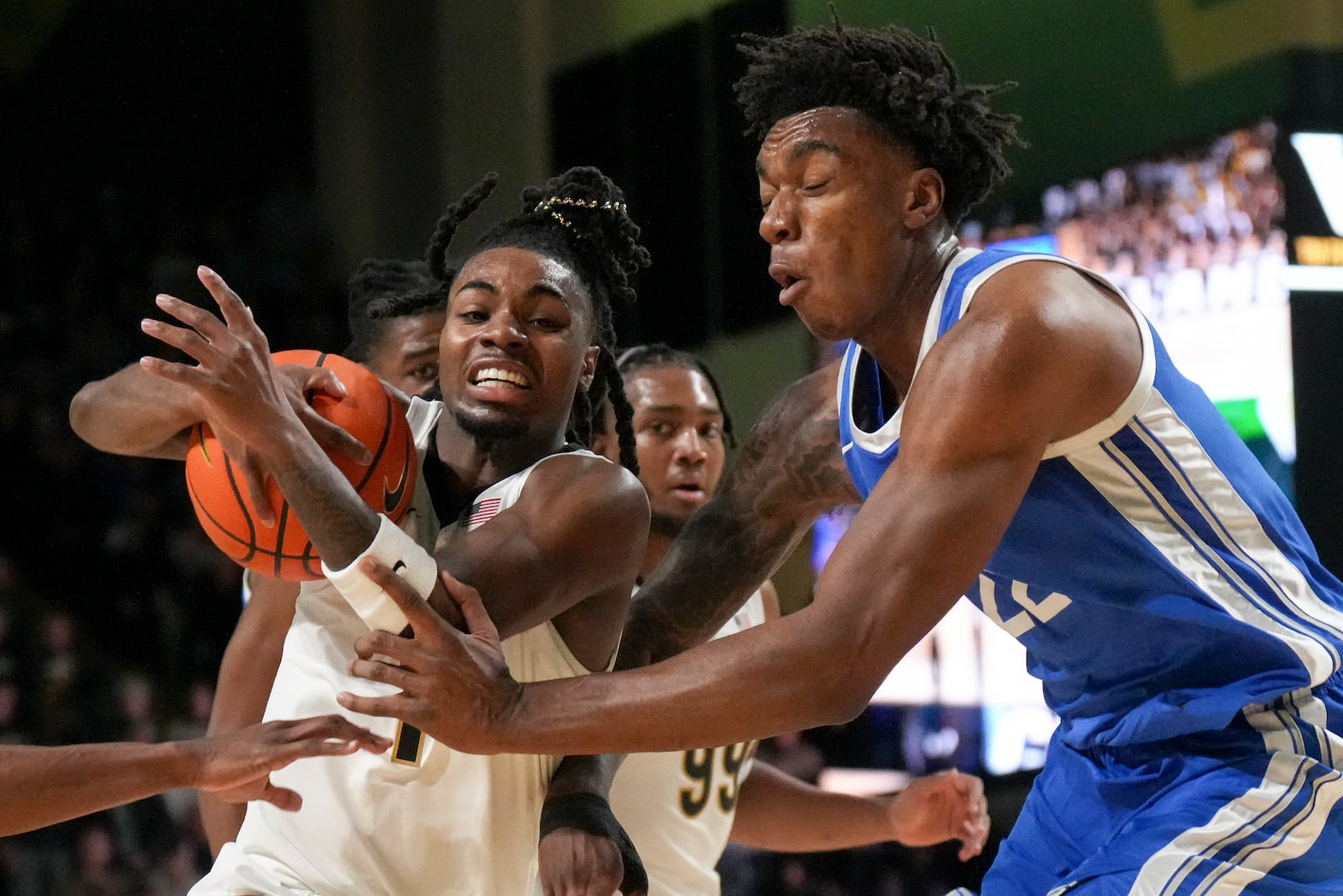 Vanderbilt guard Jason Edwards, left, drives to the basket against Kentucky center Amari Williams (22) during the first half of an NCAA college basketball game Saturday, Jan. 25, 2025, in Nashville, Tenn. (AP Photo/George Walker IV)