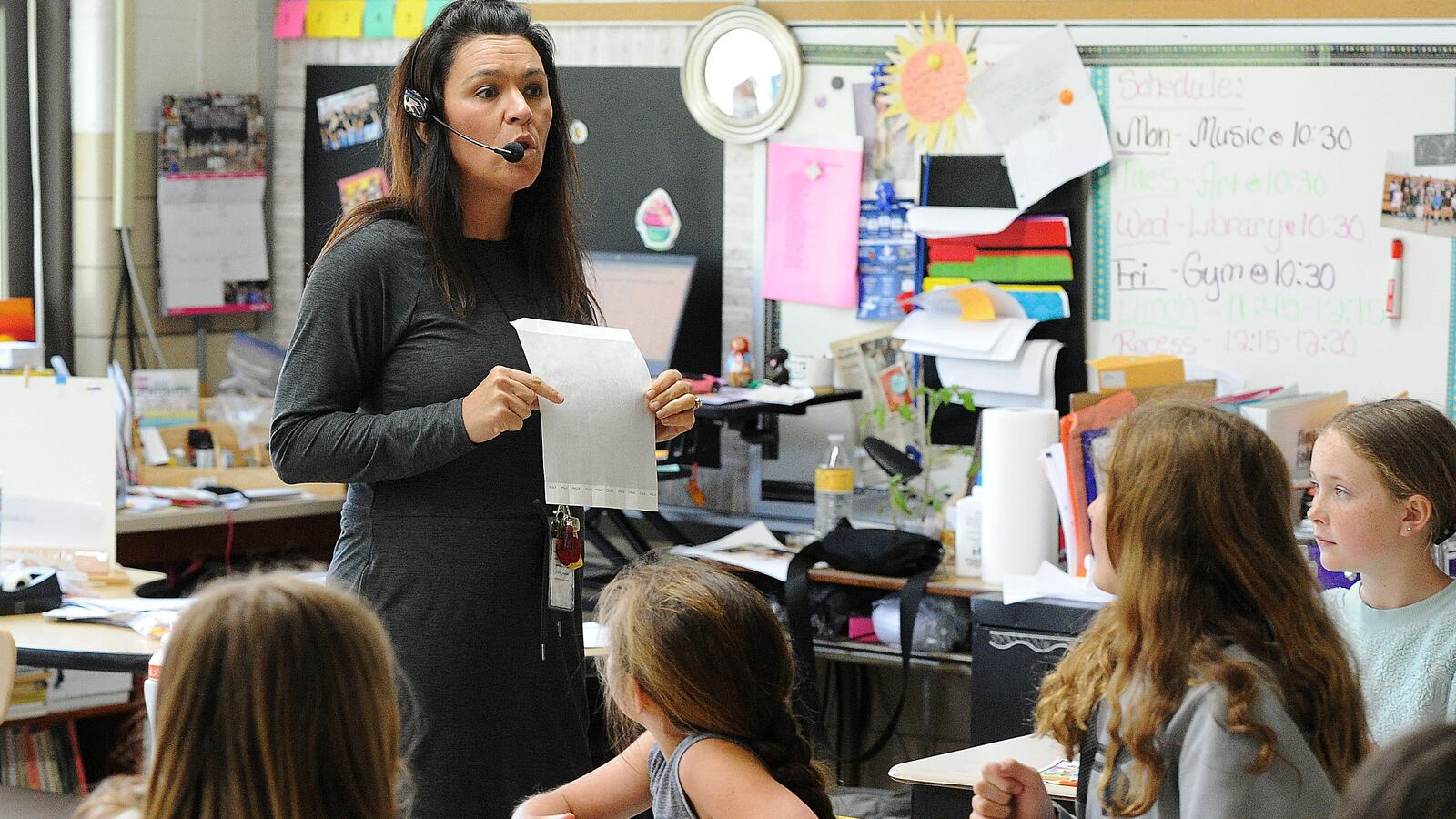 Kettering Oakview Elementary Scheel fourth-grade teacher Tracie Carmoega talks to her class. MARSHALL GORBY\STAFF