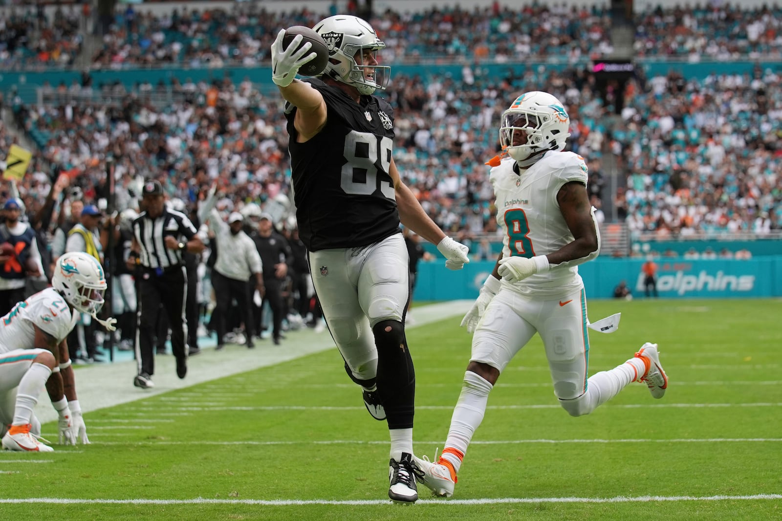 Las Vegas Raiders tight end Brock Bowers (89) scores a touchdown during the second half of an NFL football game against the Miami Dolphins, Sunday, Nov. 17, 2024, in Miami Gardens, Fla. (AP Photo/Lynne Sladky)