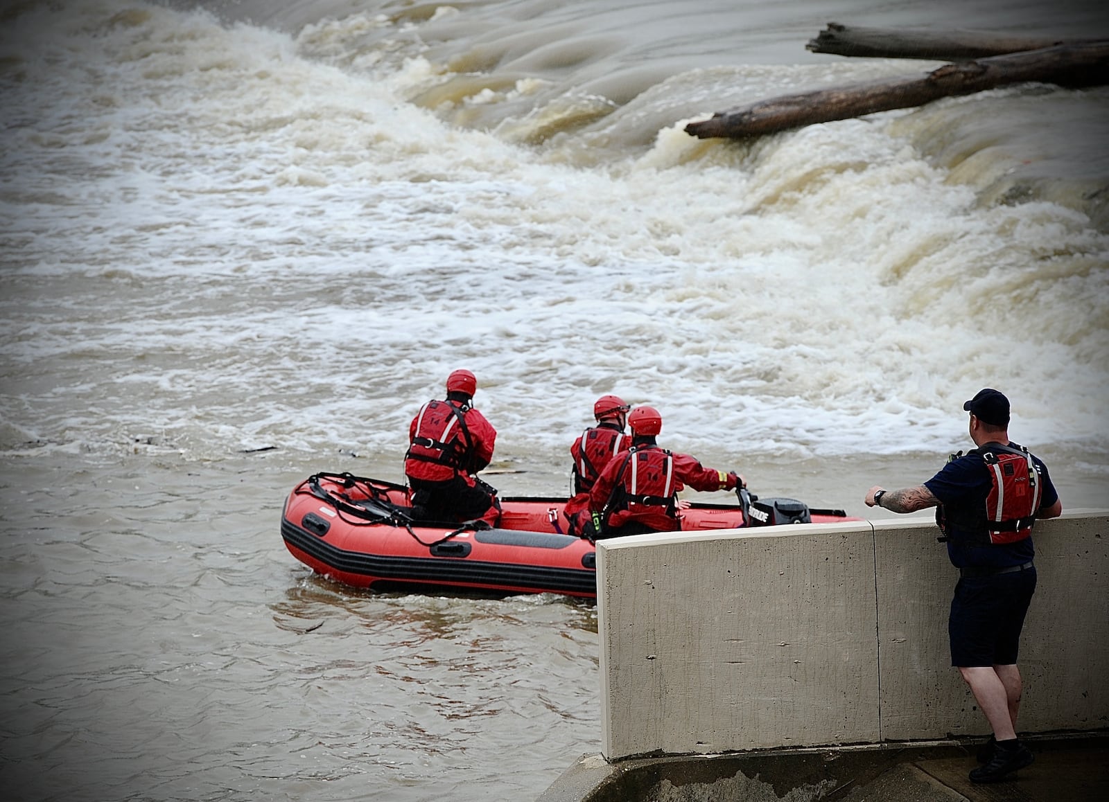 Dayton Fire Department searches the Great Miami River near the Monument Avenue bridge early Friday morning, July 8, 2022. Montgomery County Regional Dispatch received the reported around 1 a.m. that a man had jumped into the river.