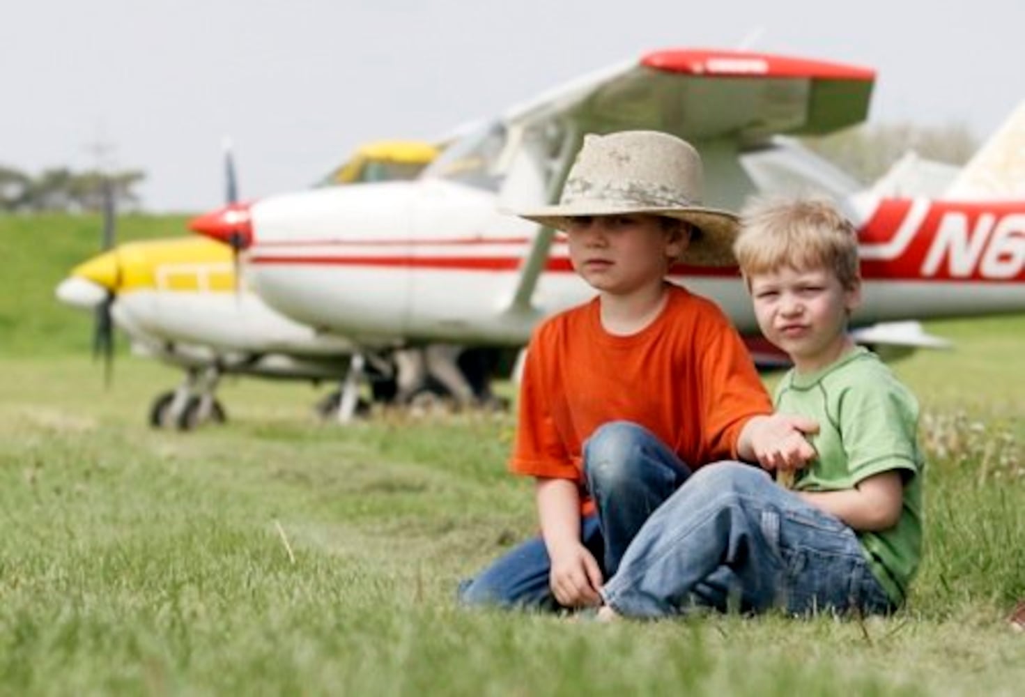 Aircraft fly-in at Moraine Airpark