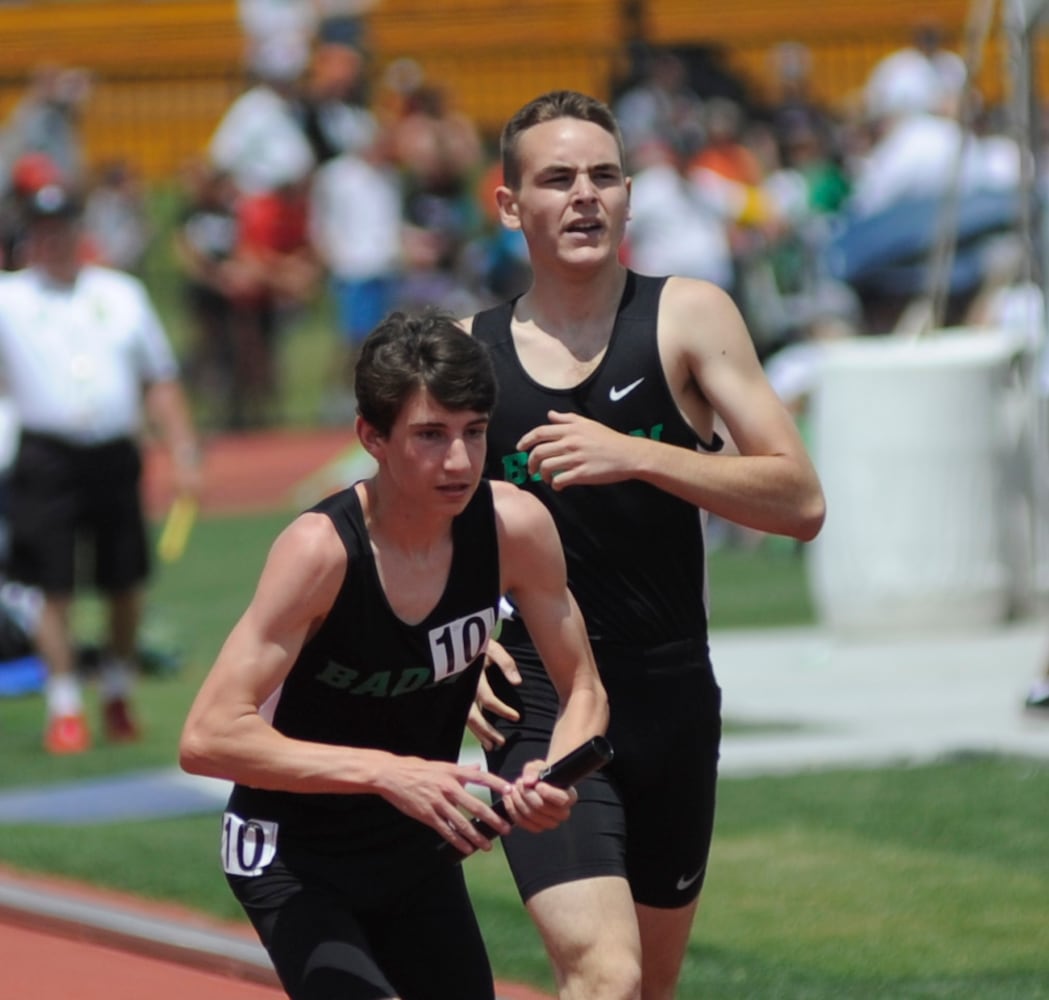 PHOTOS: State track and field, Day 1, D-II running, D-III field