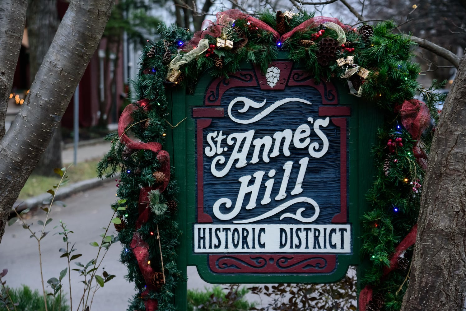 PHOTOS: A Dickens of a Christmas St. Anne’s Hill Holiday Home Tour