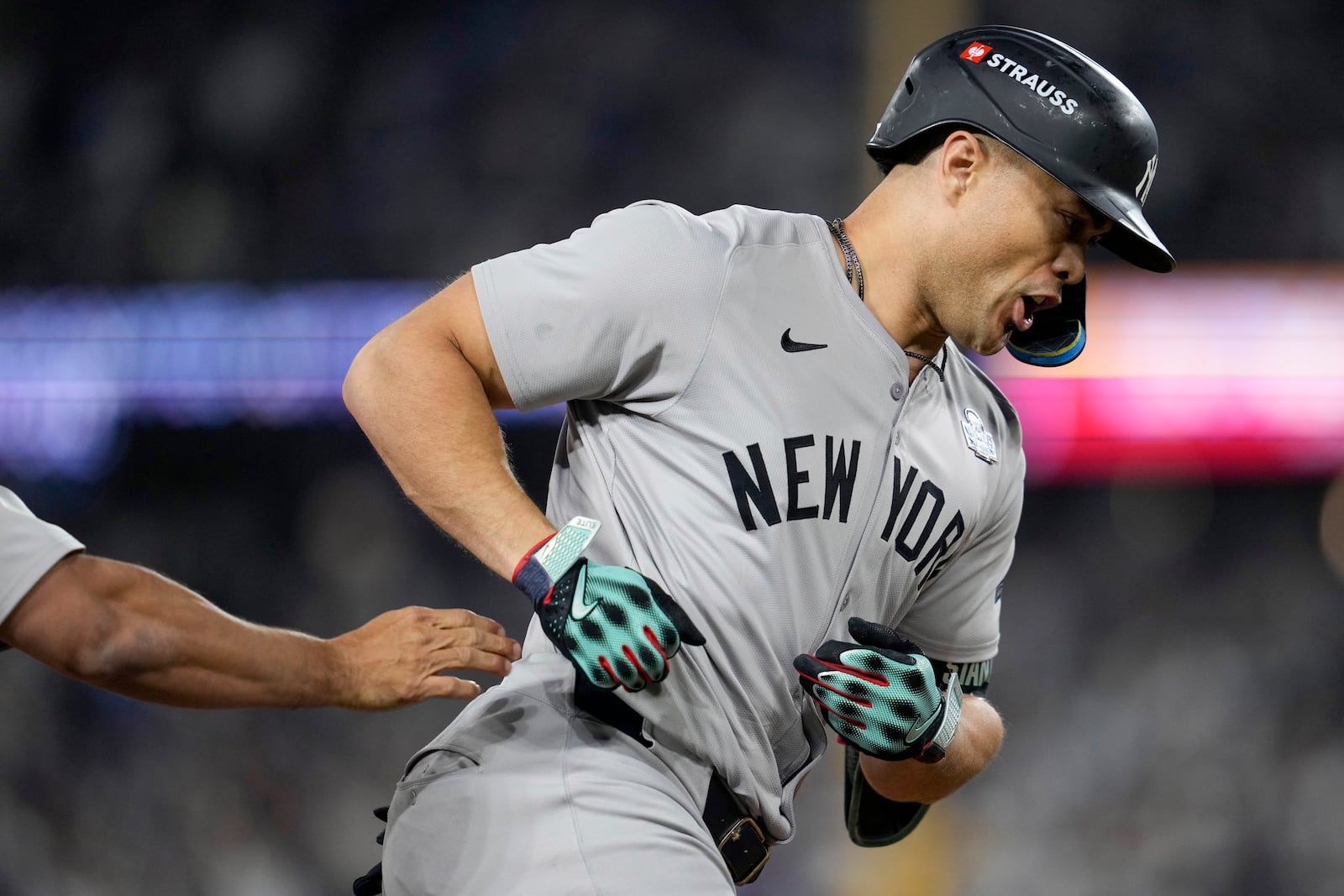 New York Yankees' Giancarlo Stanton runs the bases after hitting a two-run home run against the Los Angeles Dodgers during the sixth inning in Game 1 of the baseball World Series, Friday, Oct. 25, 2024, in Los Angeles. (AP Photo/Godofredo A. Vásquez)